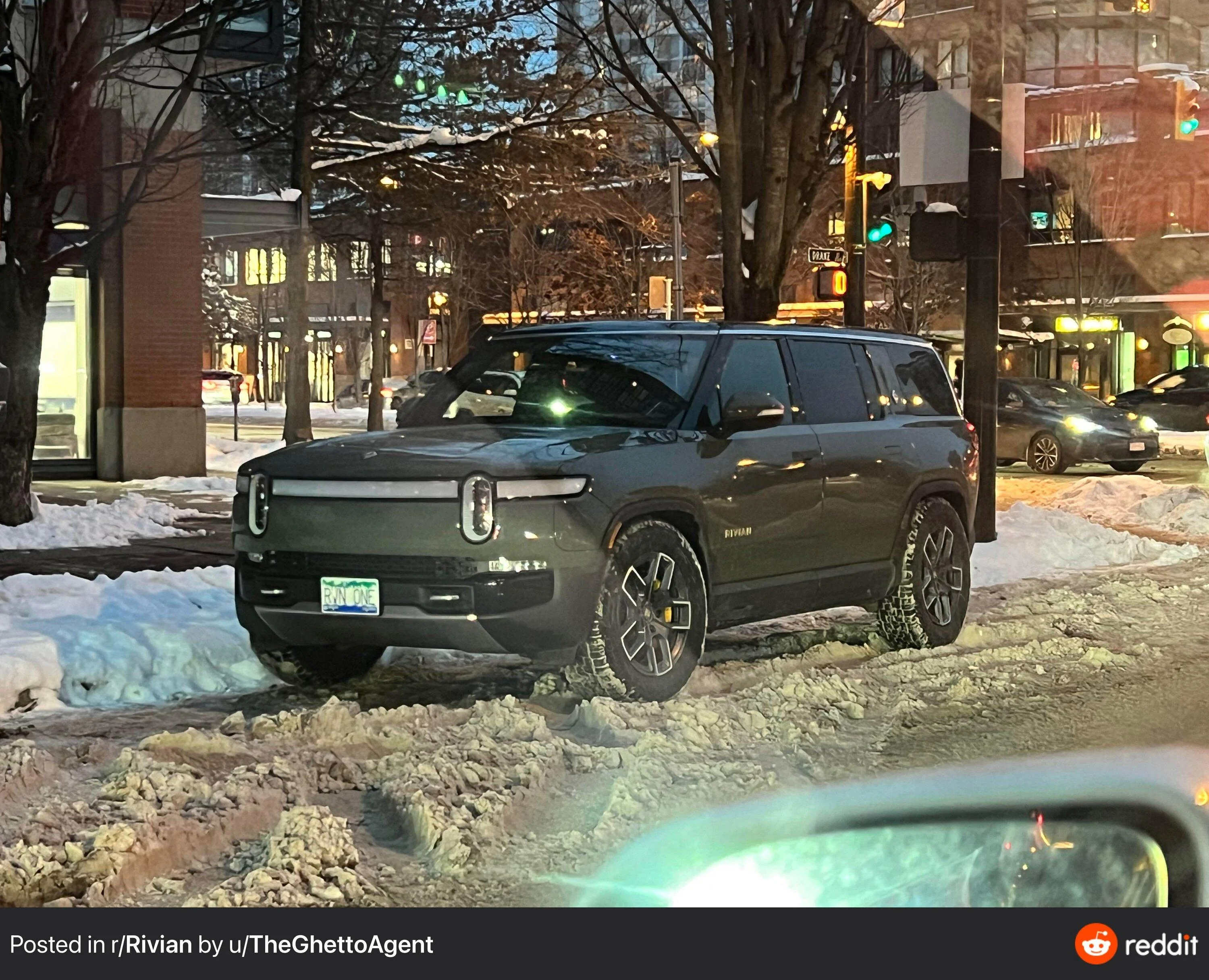 Rivian R1T R1S R1S Vancouver SIghting 5169DD87-0E30-40B7-BEED-A77BDB5555DA