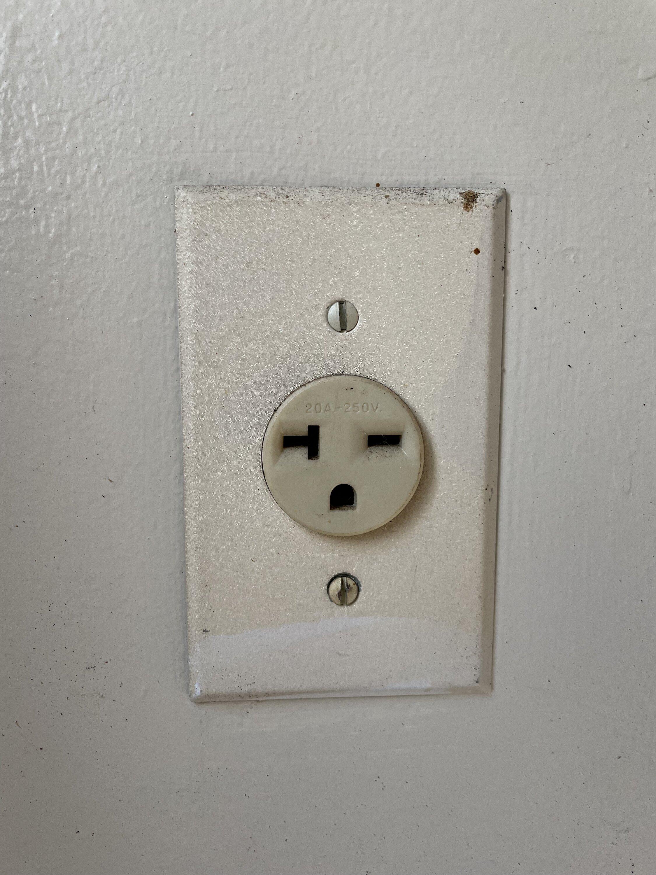 Rivian R1T R1S Can I charge from this outlet? 69697717841__C4D43ACD-62AC-49D2-894A-9FD6050FB3AE