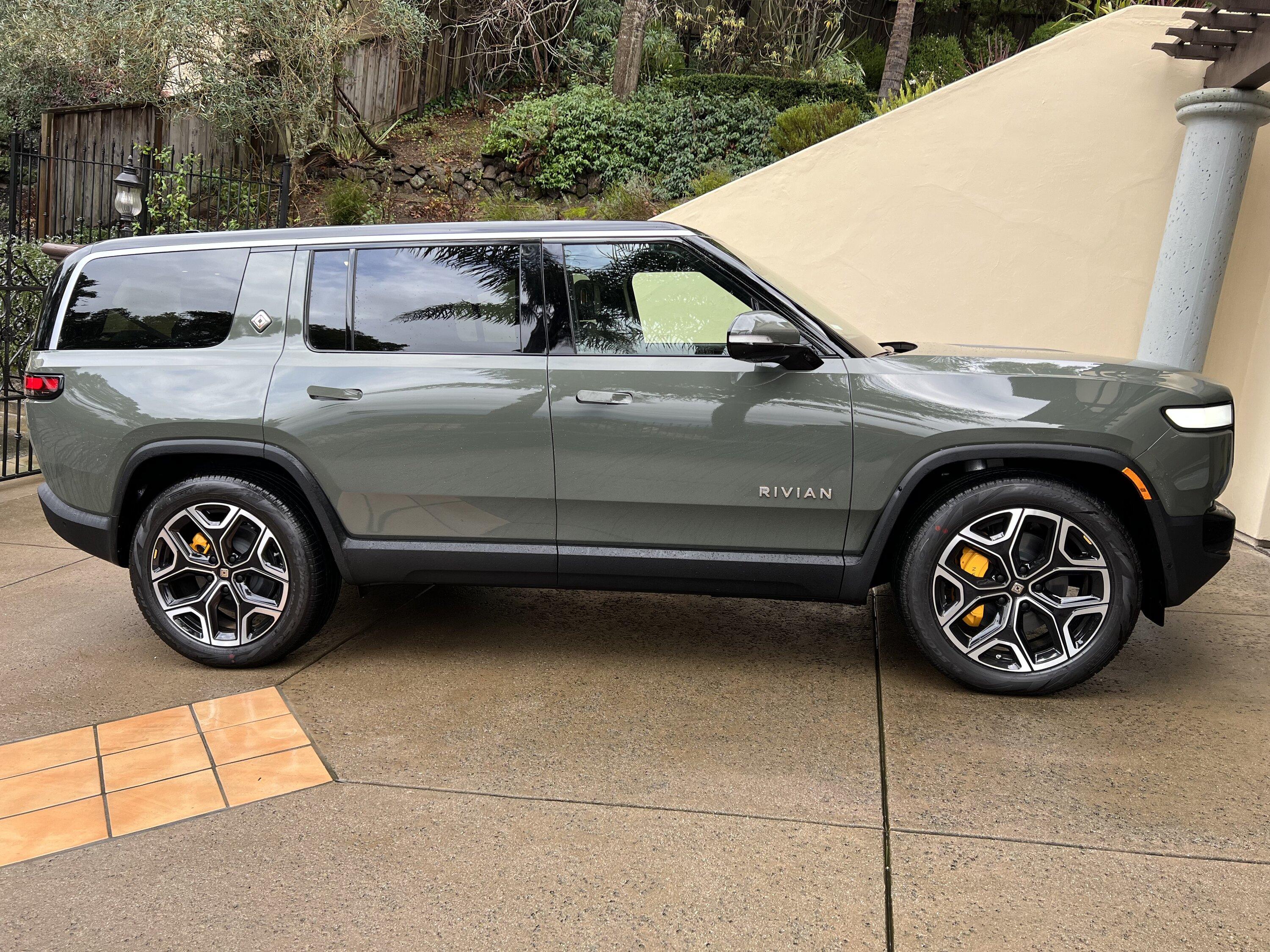 Rivian R1T R1S ? LAUNCH GREEN R1S  Photos IMG_9955