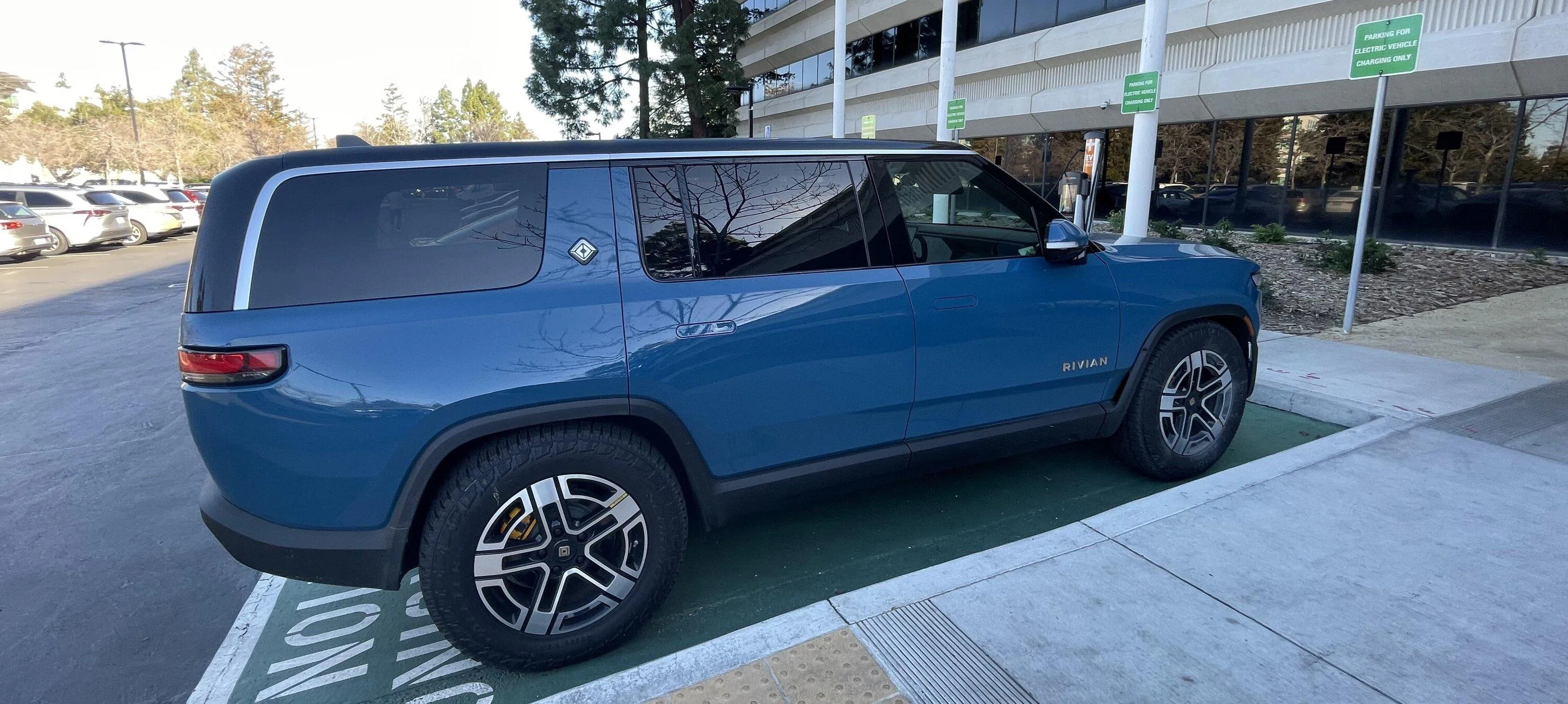 RIVIAN BLUE Rivian Photos | Page 21 | Rivian Forum - R1T R1S R2 R3 News ...