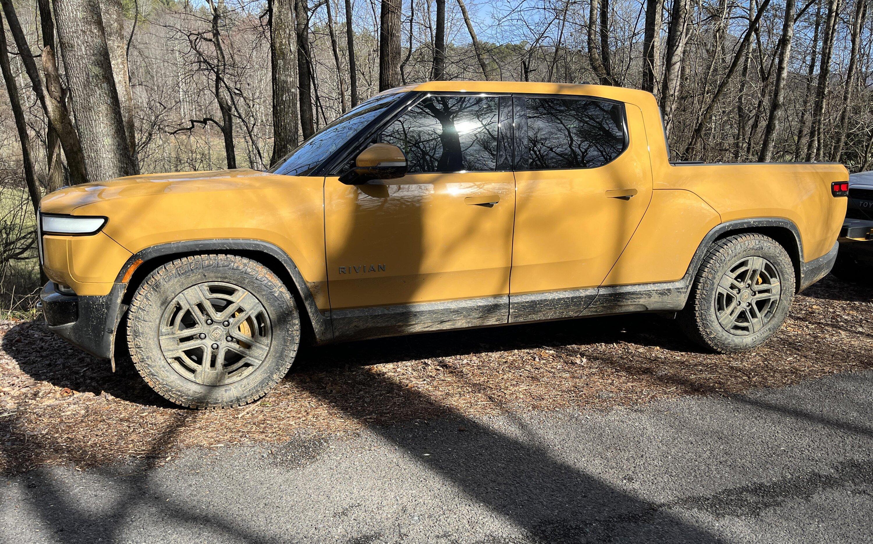 Rivian R1T R1S COMPASS YELLOW R1T Photos pi5ao5ph99ga1