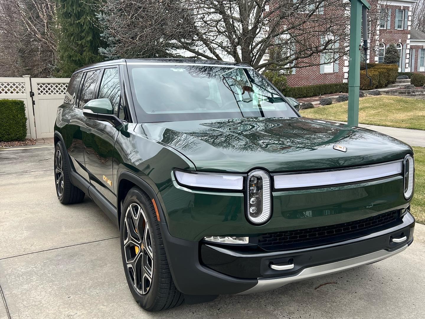 Rivian R1T R1S R1S Delivery today: Quick Summary 6CF0231C-258D-4F79-9000-357451465795