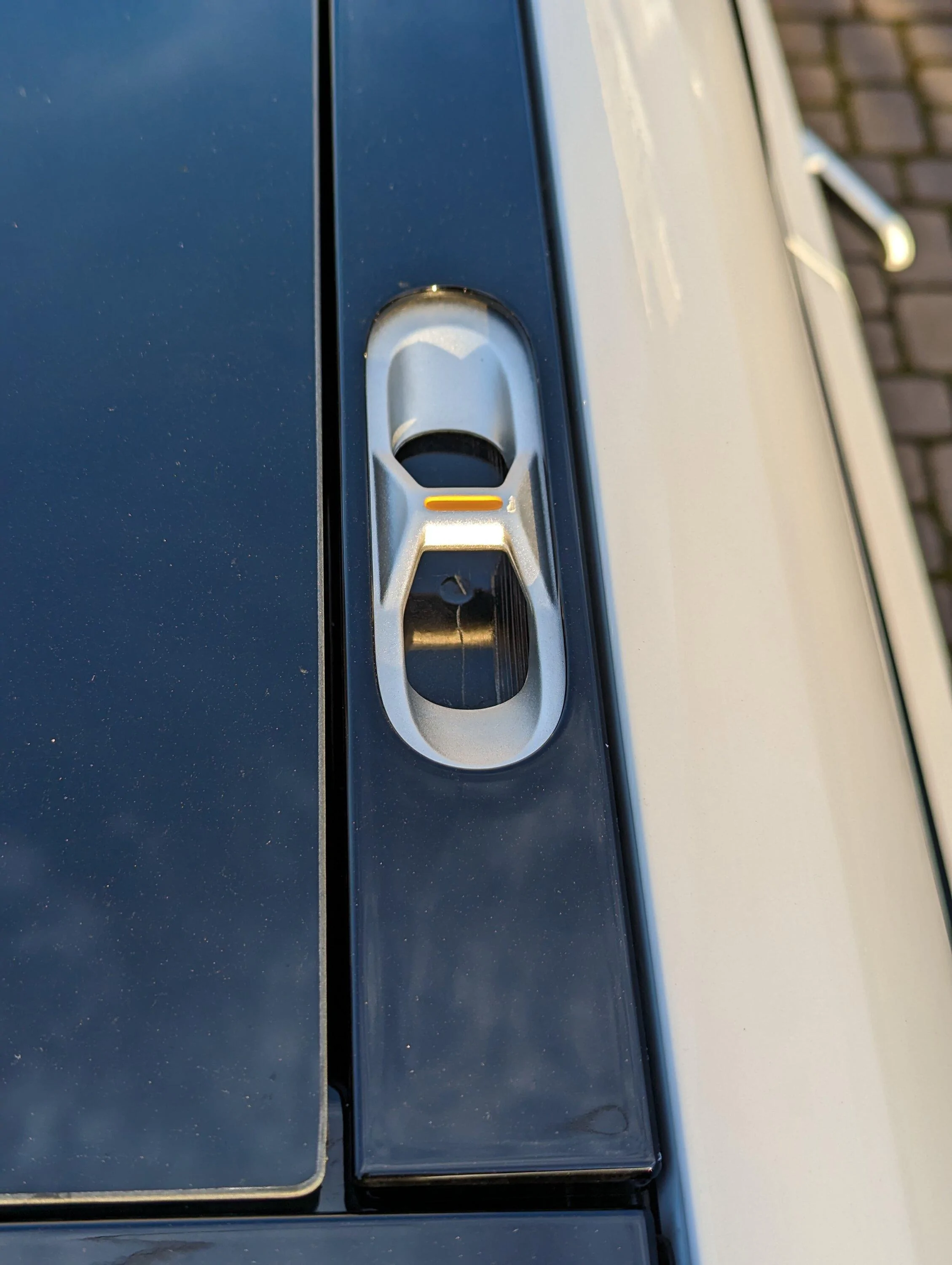 Rivian R1T R1S Should the tie downs on the roof have the same rubber inserts as the truck bed? PXL_20230207_005828708
