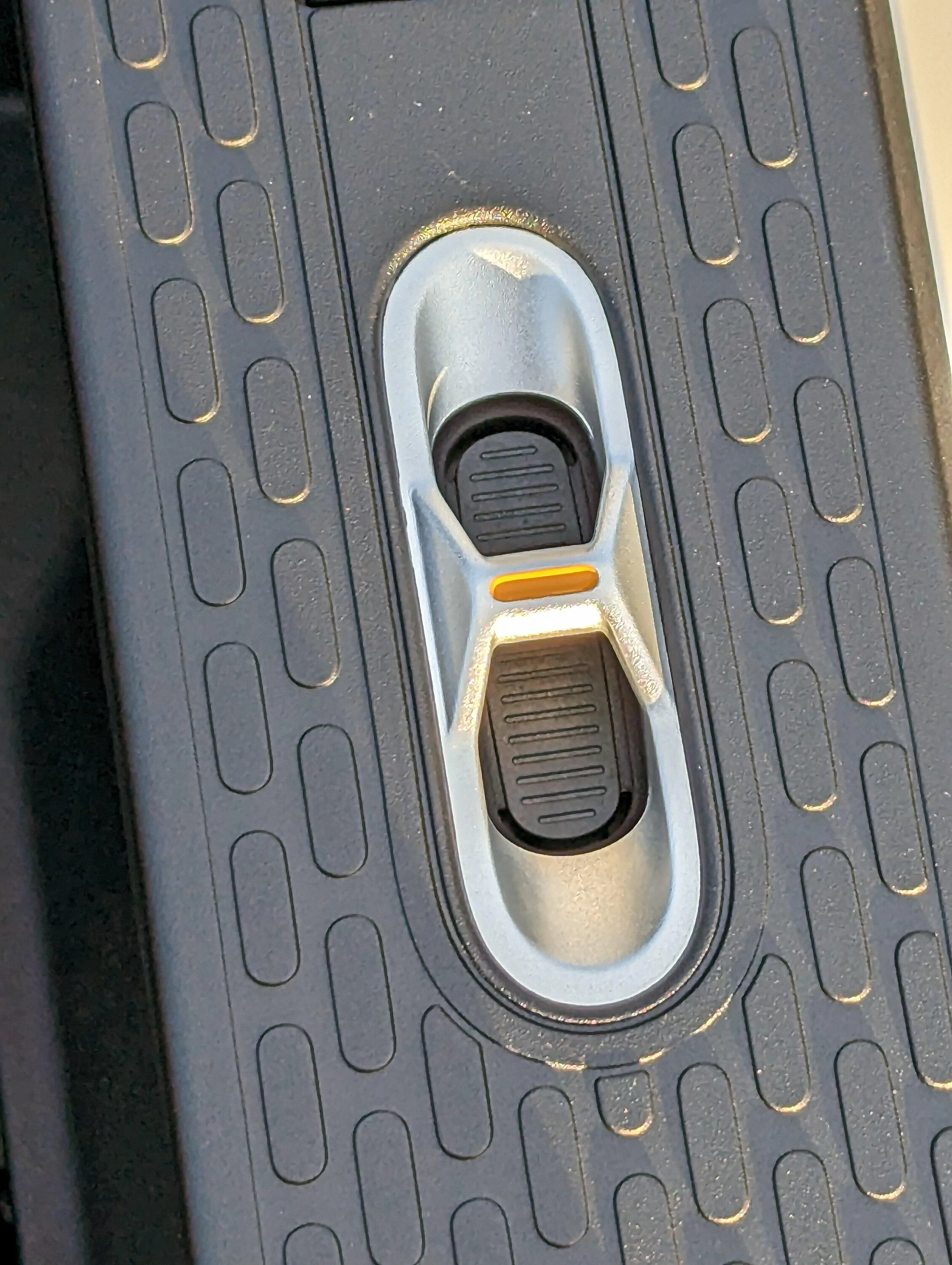 Rivian R1T R1S Should the tie downs on the roof have the same rubber inserts as the truck bed? PXL_20230207_005757915