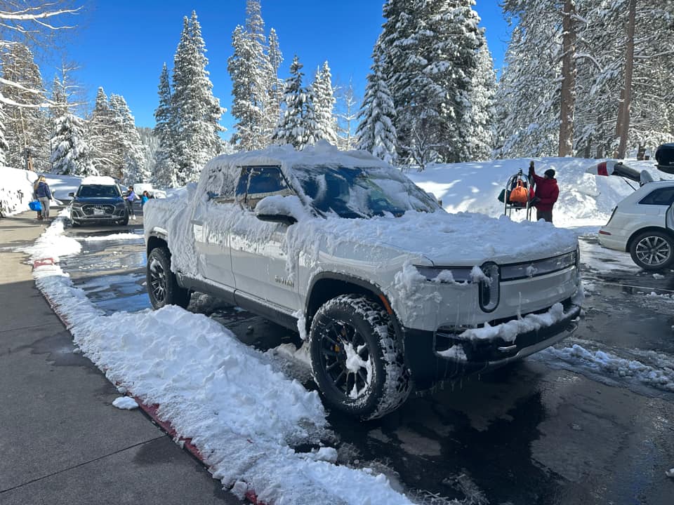 Rivian R1T R1S GLACIER WHITE R1T  Photos 329703828_870410140914450_1581509732514480761_n