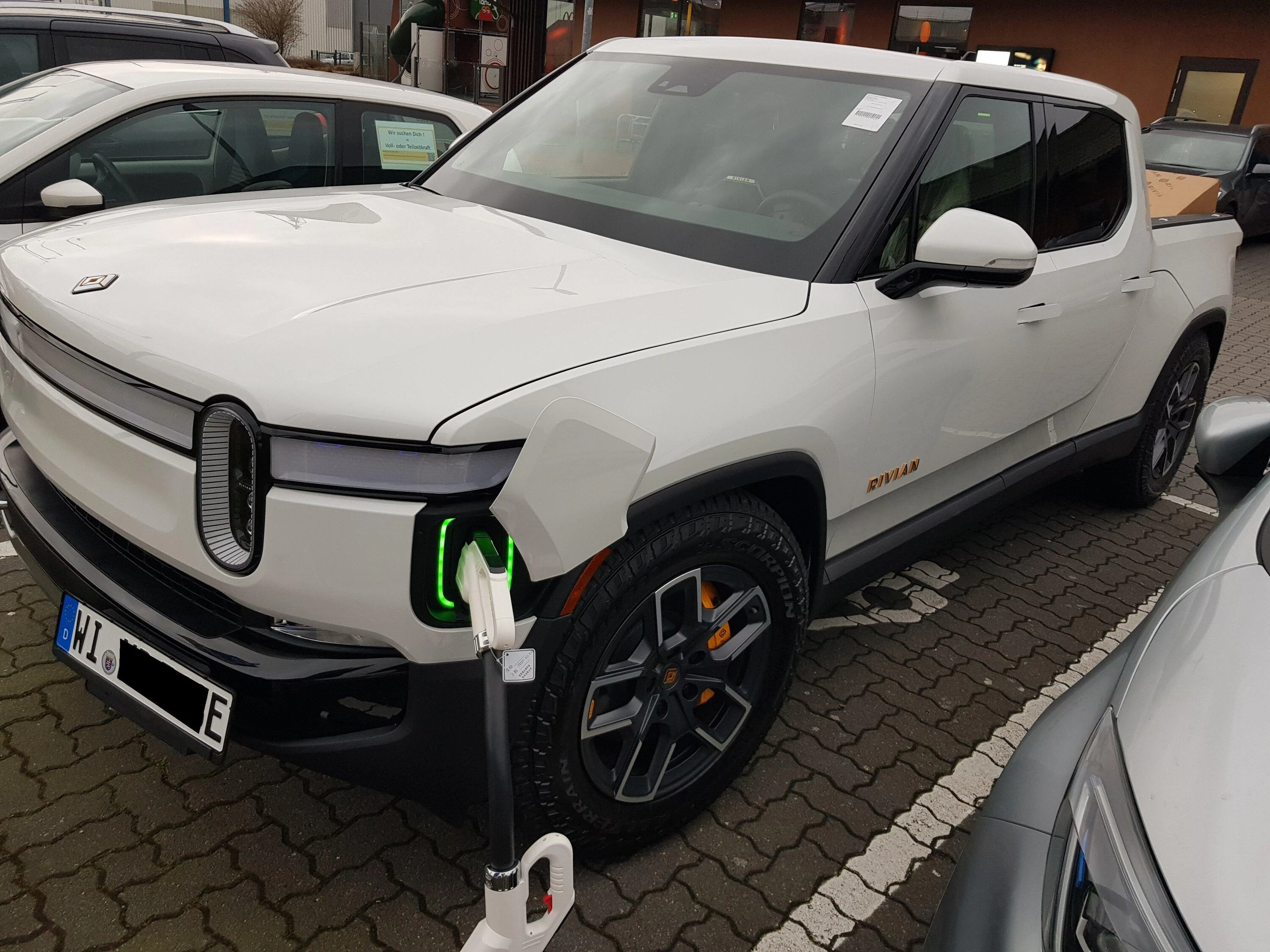 Rivian R1T R1S I shipped my R1T to Germany riv_charger
