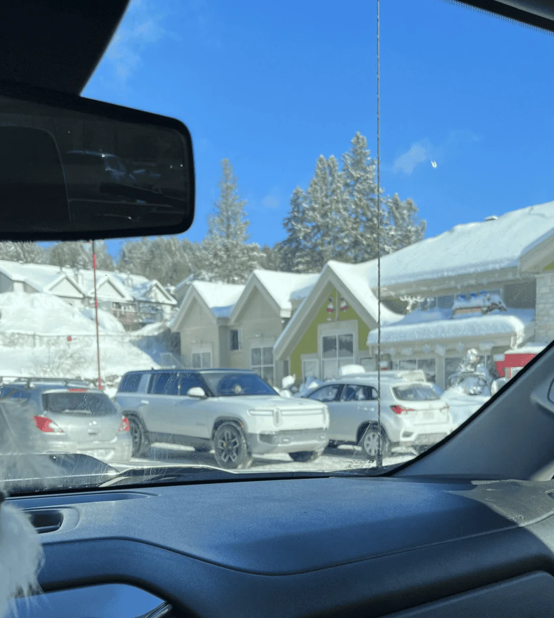 Rivian R1T R1S R1S Canada (Quebec) Sighting 1675875192400