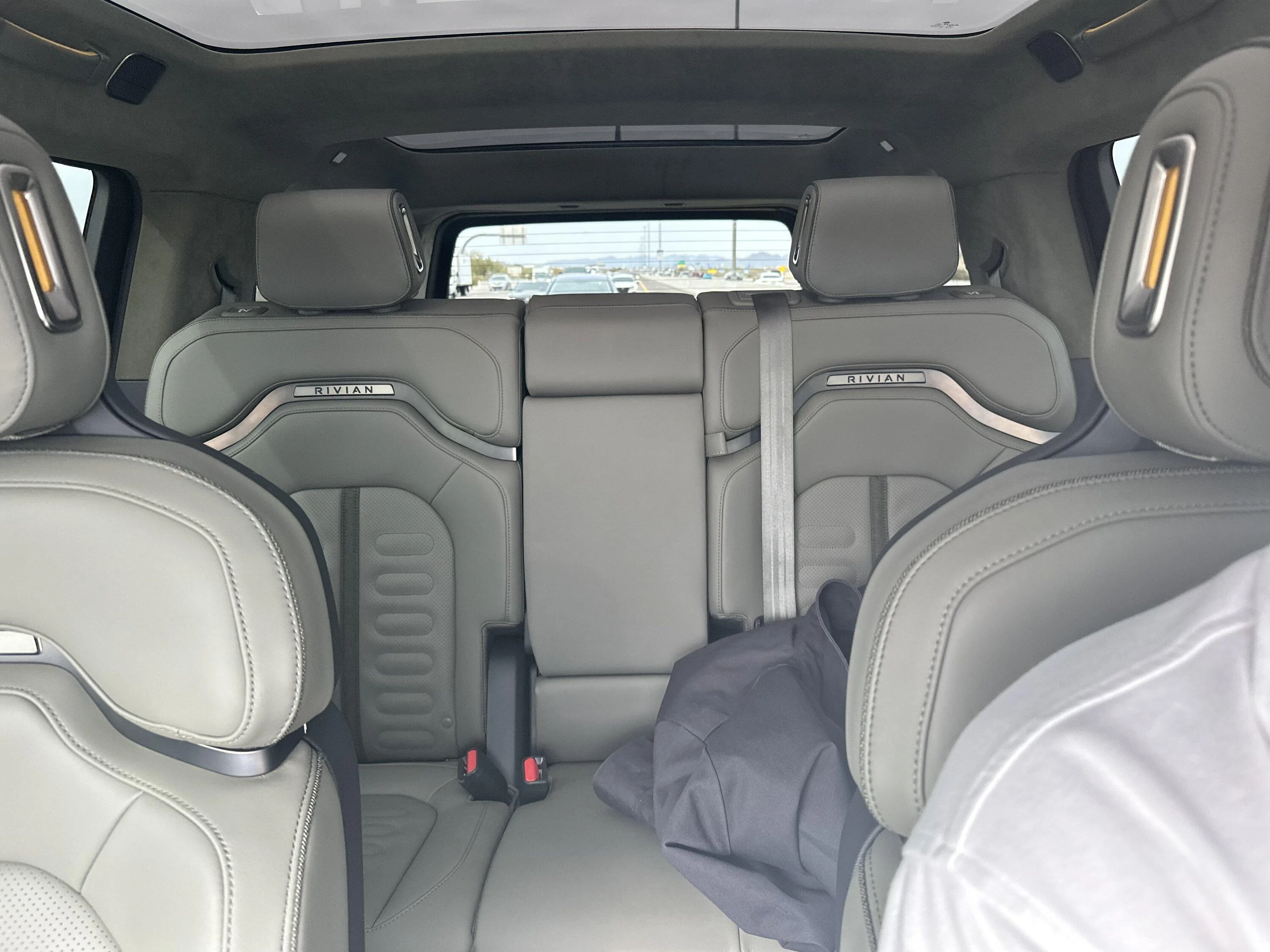 Rivian R1T R1S R1S Delivery today: Quick Summary 345367A7-8DAF-47FD-92F4-370FED4BDD00