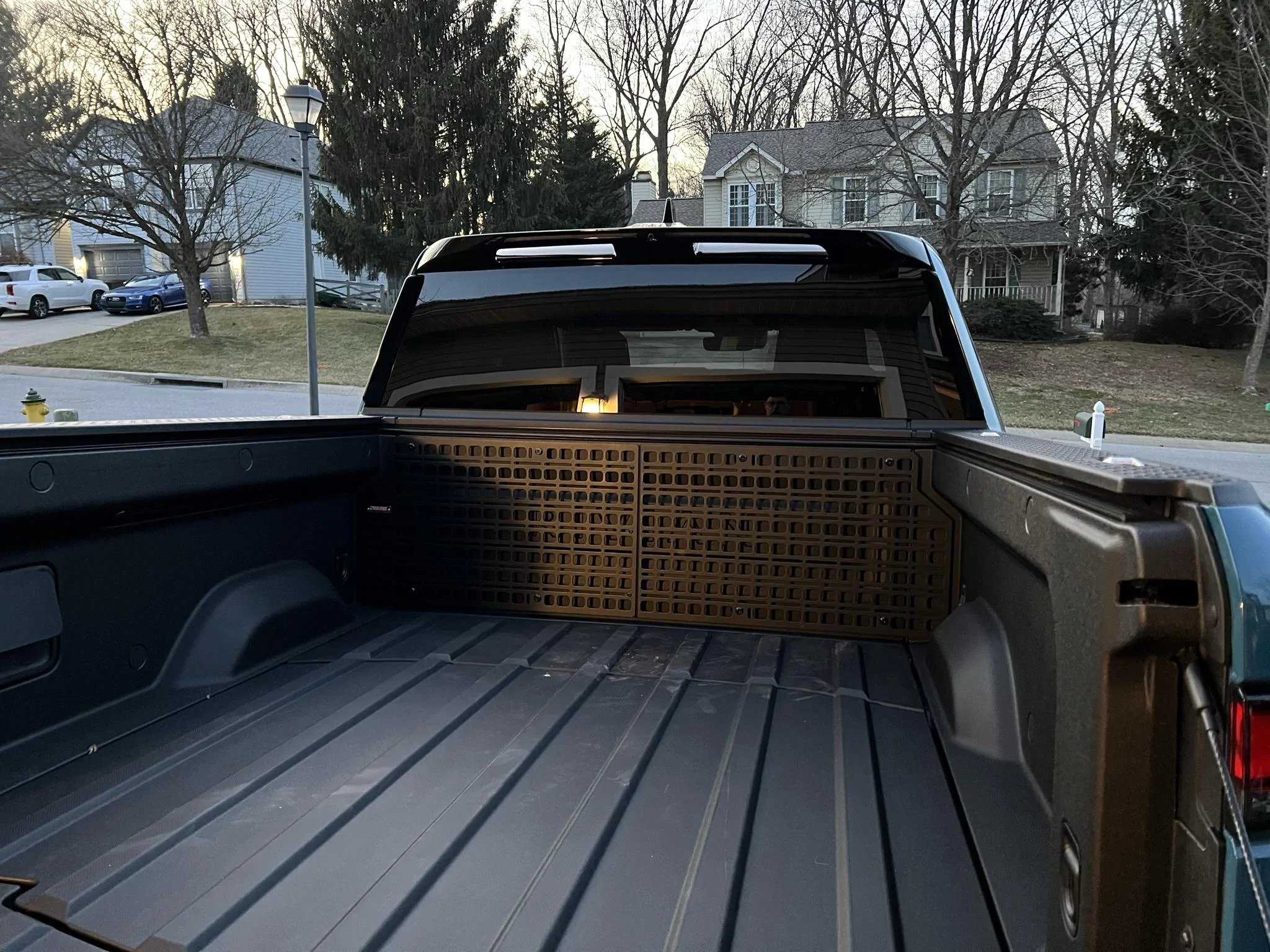 Rivian R1T R1S Ultimate MTB / Bike Carrier installed IMG_7687