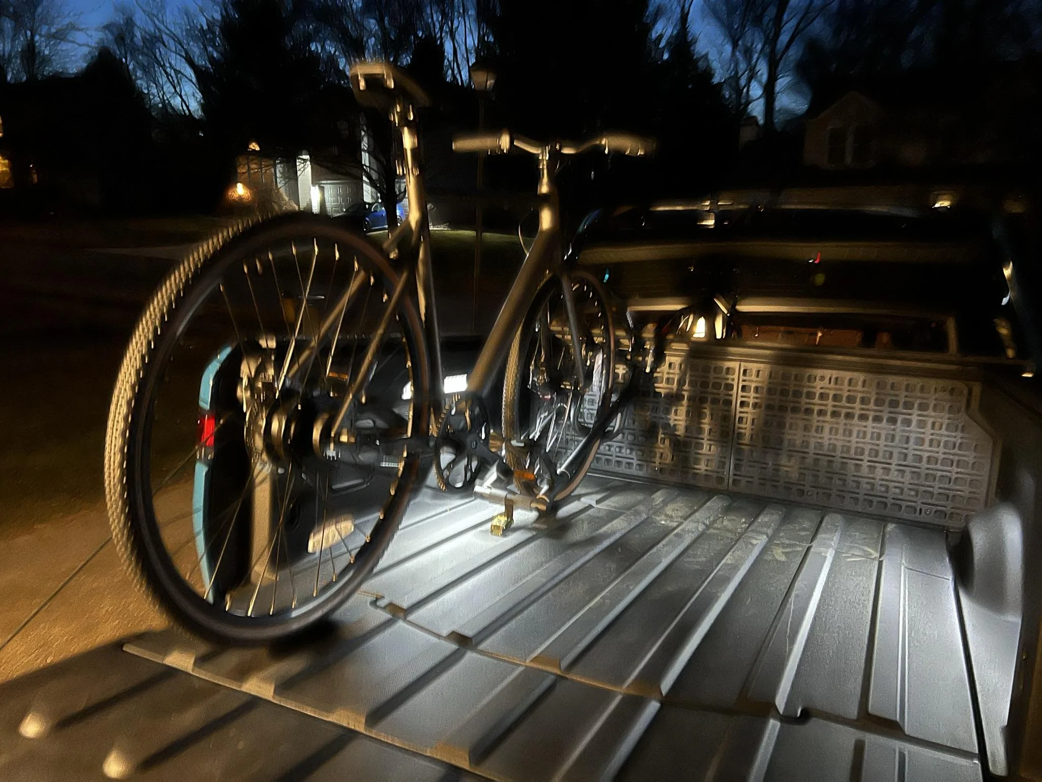 Rivian R1T R1S Ultimate MTB / Bike Carrier installed IMG_7689