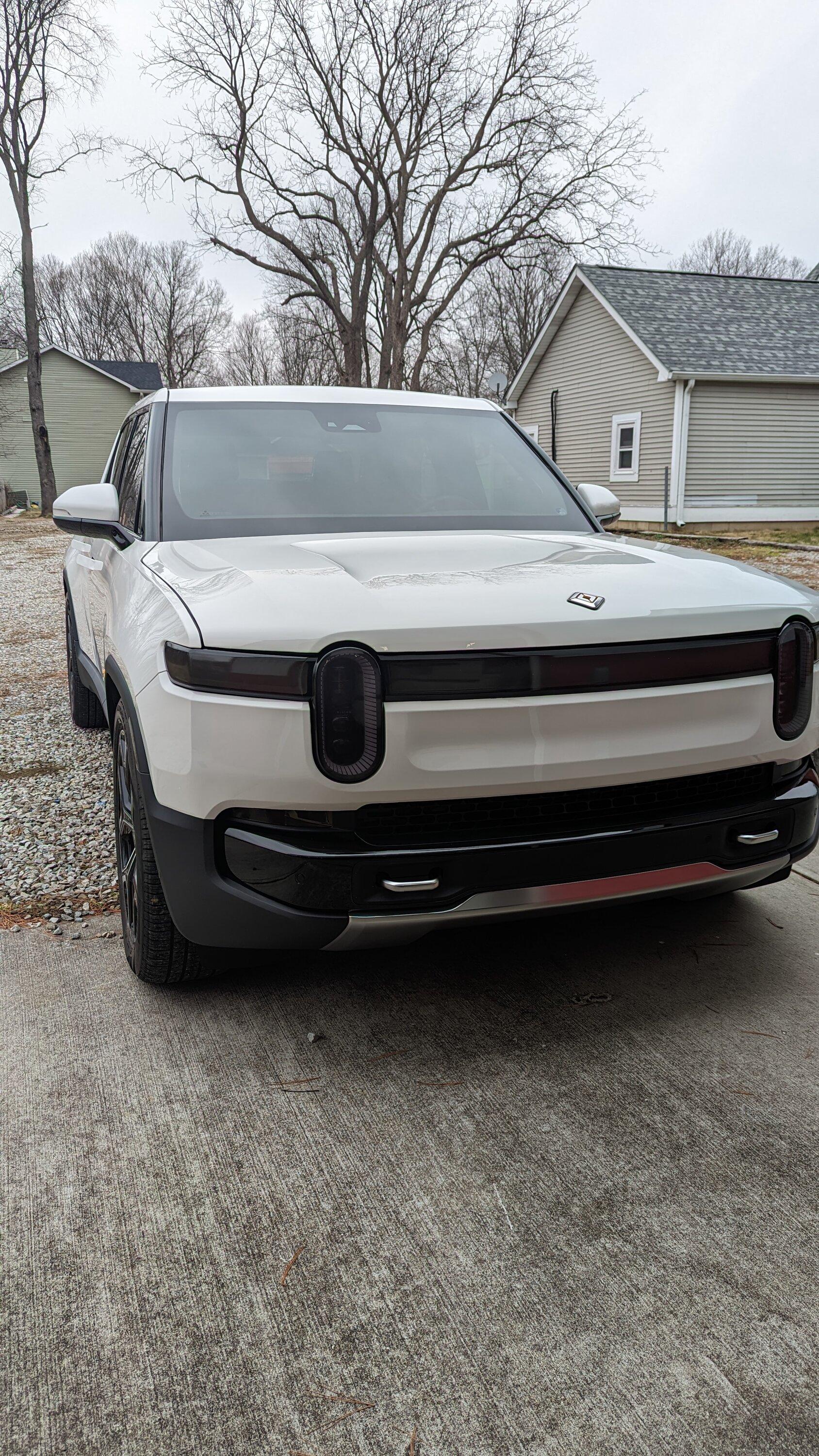Rivian R1T R1S GLACIER WHITE R1T  Photos PXL_20230210_162343573