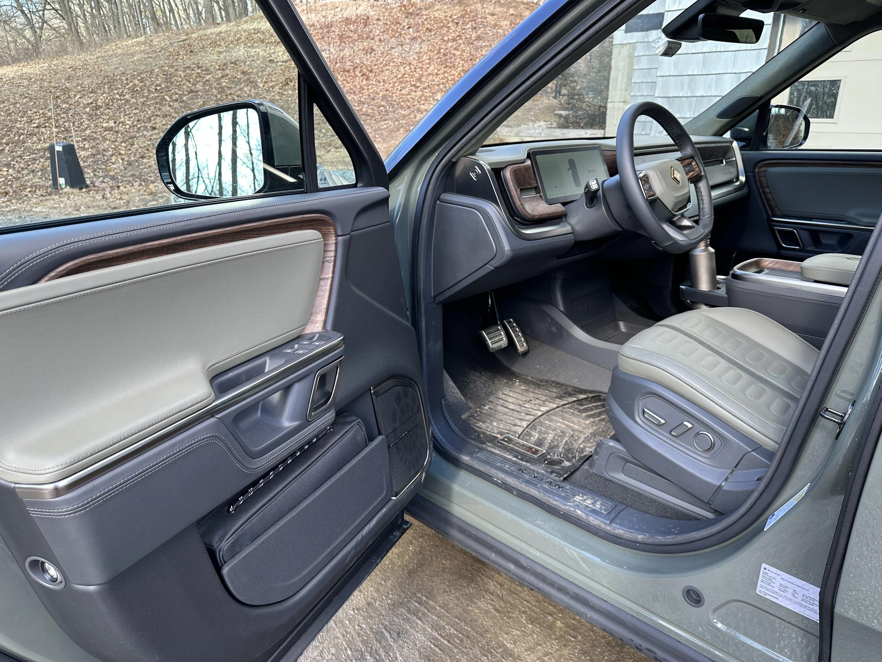 Rivian R1T R1S ? LAUNCH GREEN R1S  Photos 8640e261-4302-4e12-986b-7dde5c029689-jpeg