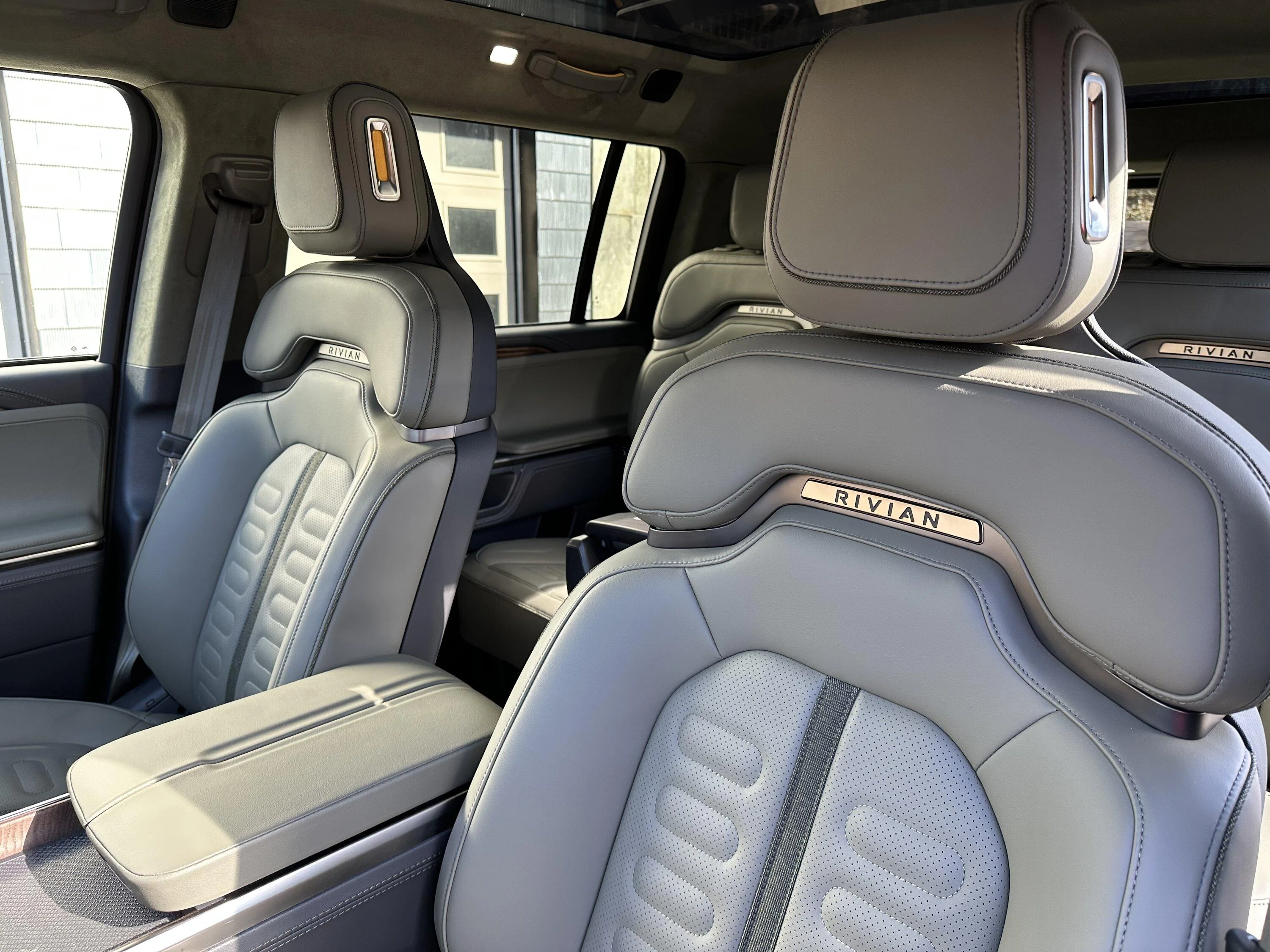 Rivian R1T R1S ? LAUNCH GREEN R1S  Photos 759e34c2-863c-46d7-8ef1-fb5ea6a8fe00-jpeg