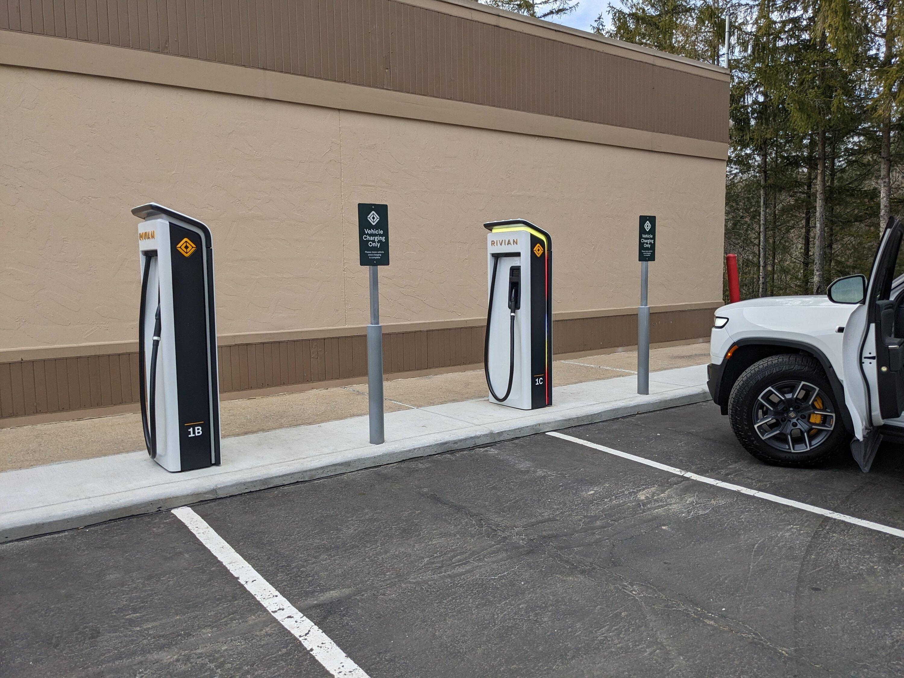 Rivian R1T R1S Spotted: First Rivian RAN Charging Station location on East Coast! - Blowing Rock, NC o1ztzl5w1fha1