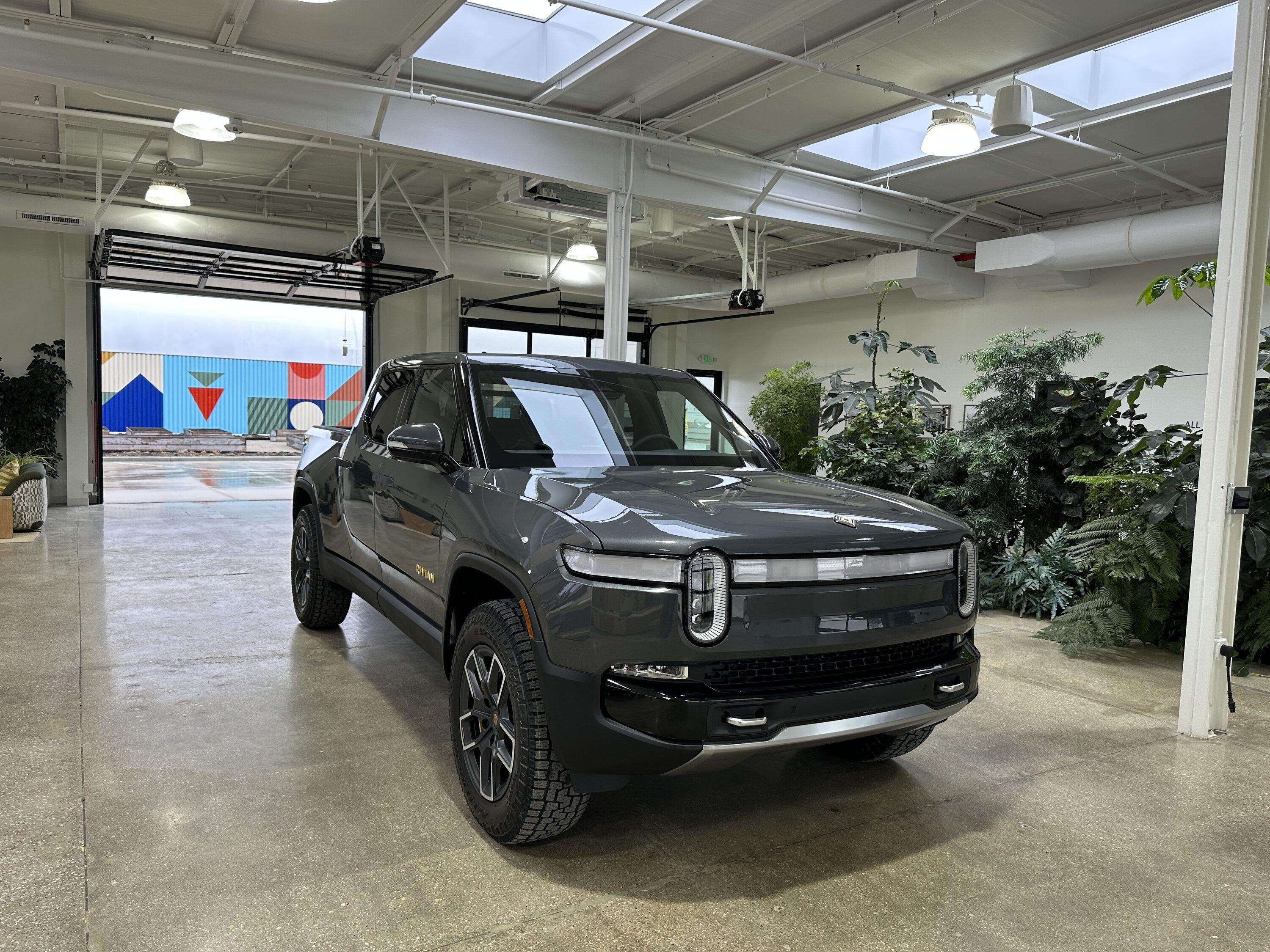 Rivian R1T R1S R1T Orders: Dec '22 - Jan '23 -- Status Room E428118C-AC39-4BF7-AAFD-5B0F9B2BA07E