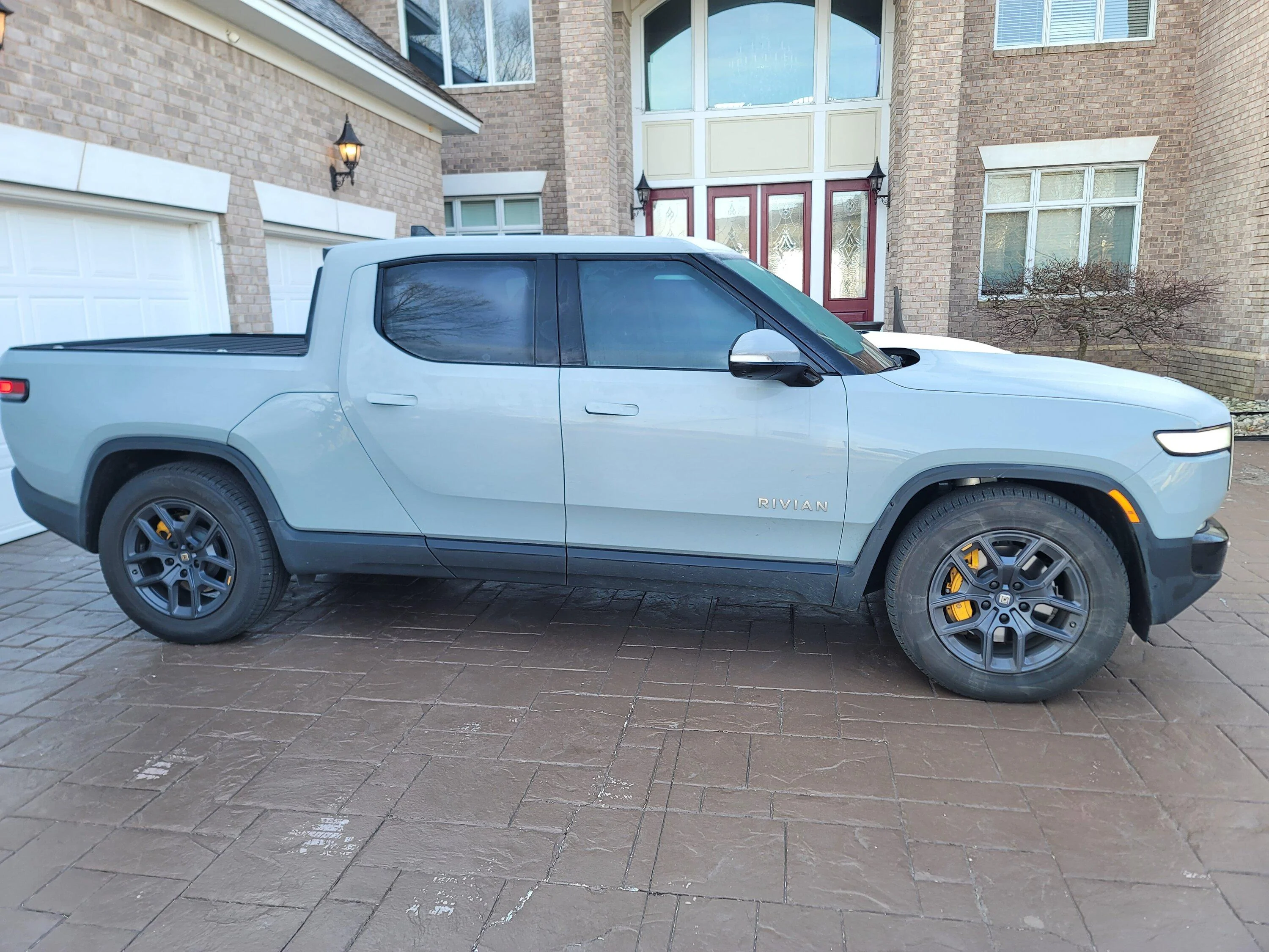 Rivian R1T R1S 20" AT Oem wheels (4) 20230207_083411