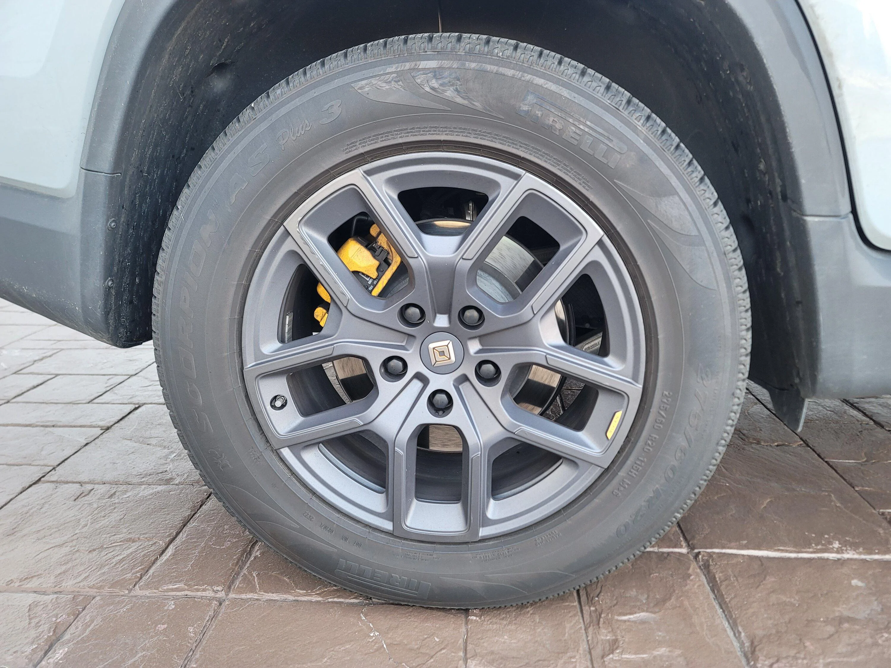 Rivian R1T R1S 20" AT Oem wheels (4) 20230207_083419