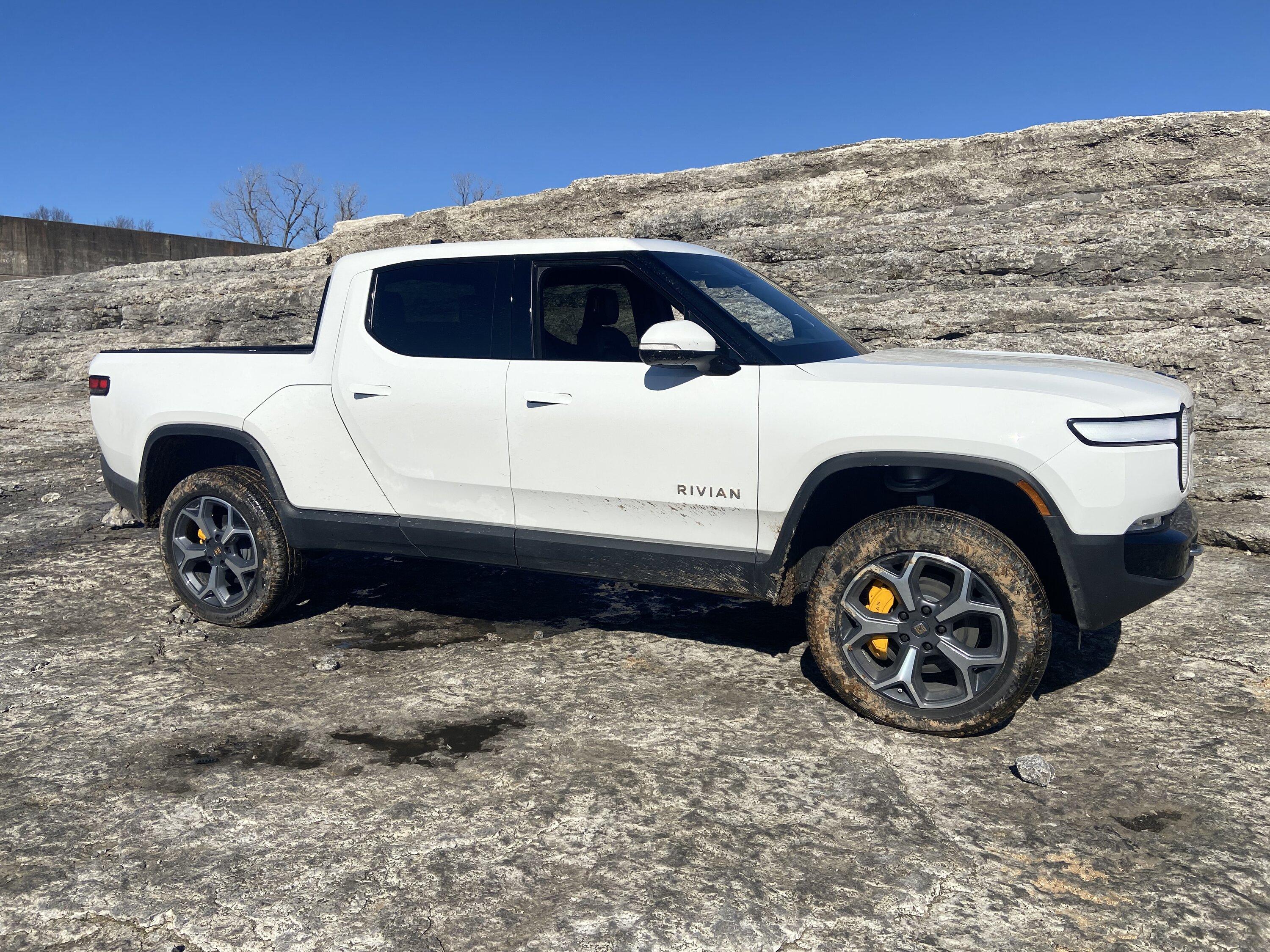 Rivian R1T R1S GLACIER WHITE R1T  Photos AAB8566B-D821-4534-A7ED-89E6339C635E