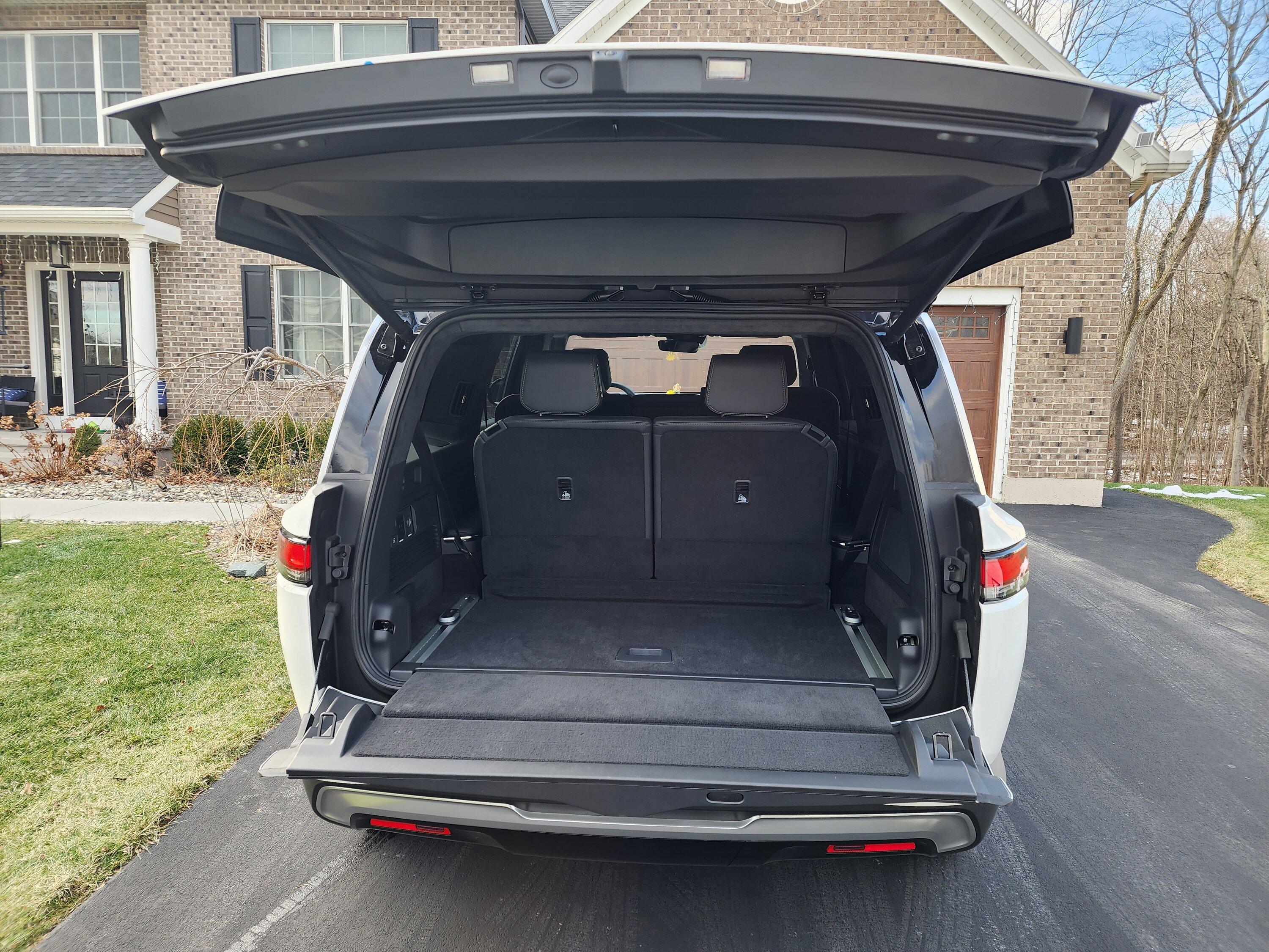 Rivian R1T R1S ? GLACIER WHITE R1S  Photos 20221230_143023