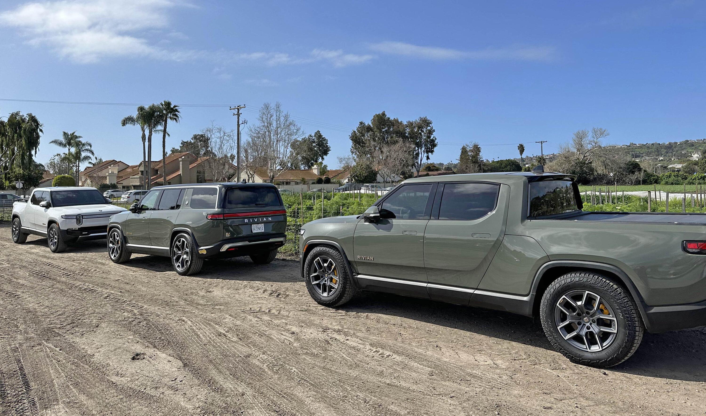Rivian R1T R1S ? LAUNCH GREEN R1S  Photos Launch Green R1S vs R1T