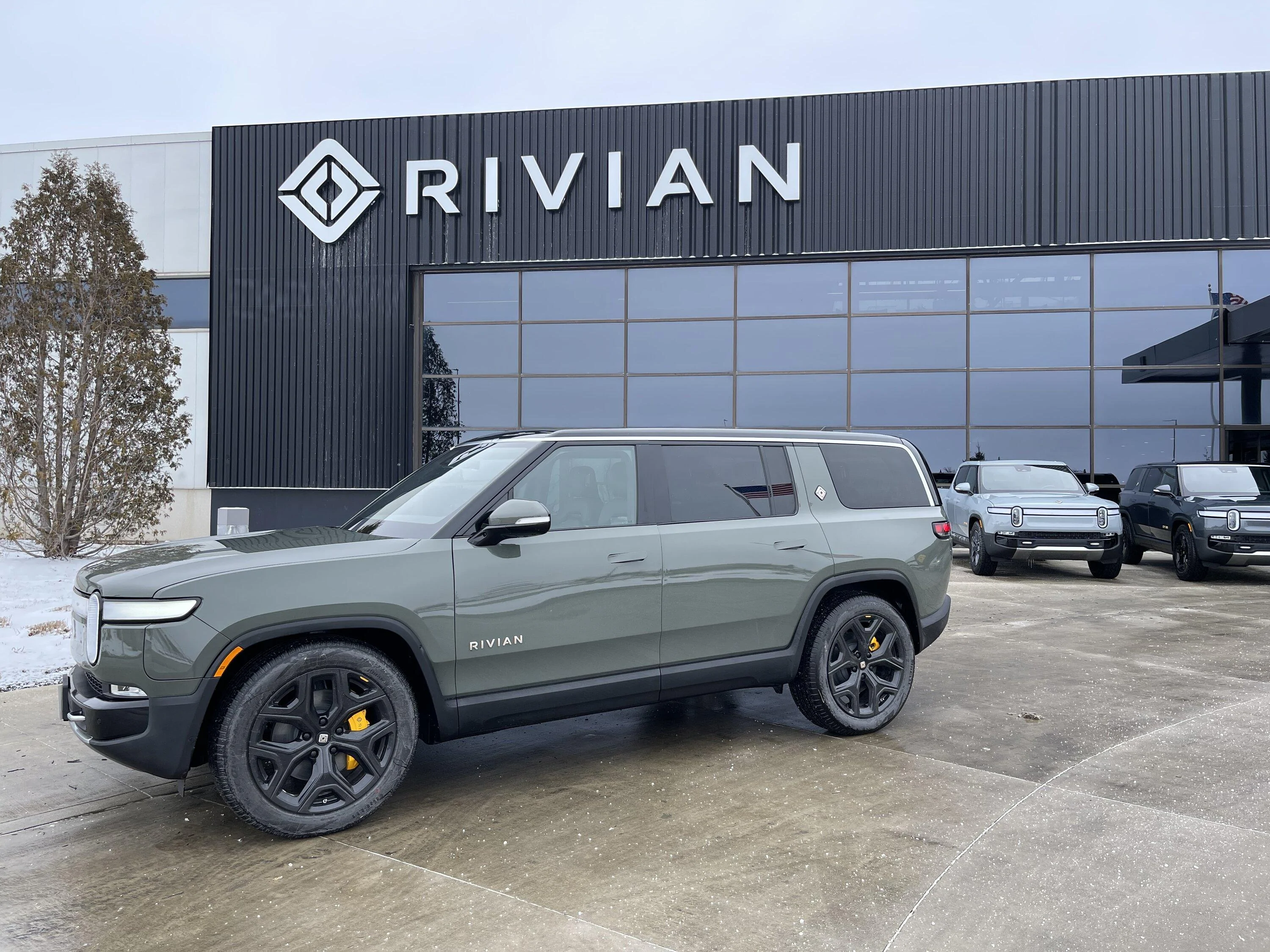 Rivian R1T R1S ? LAUNCH GREEN R1S  Photos 0122E30B-0CA8-4390-BF1F-81B1ACA630B1