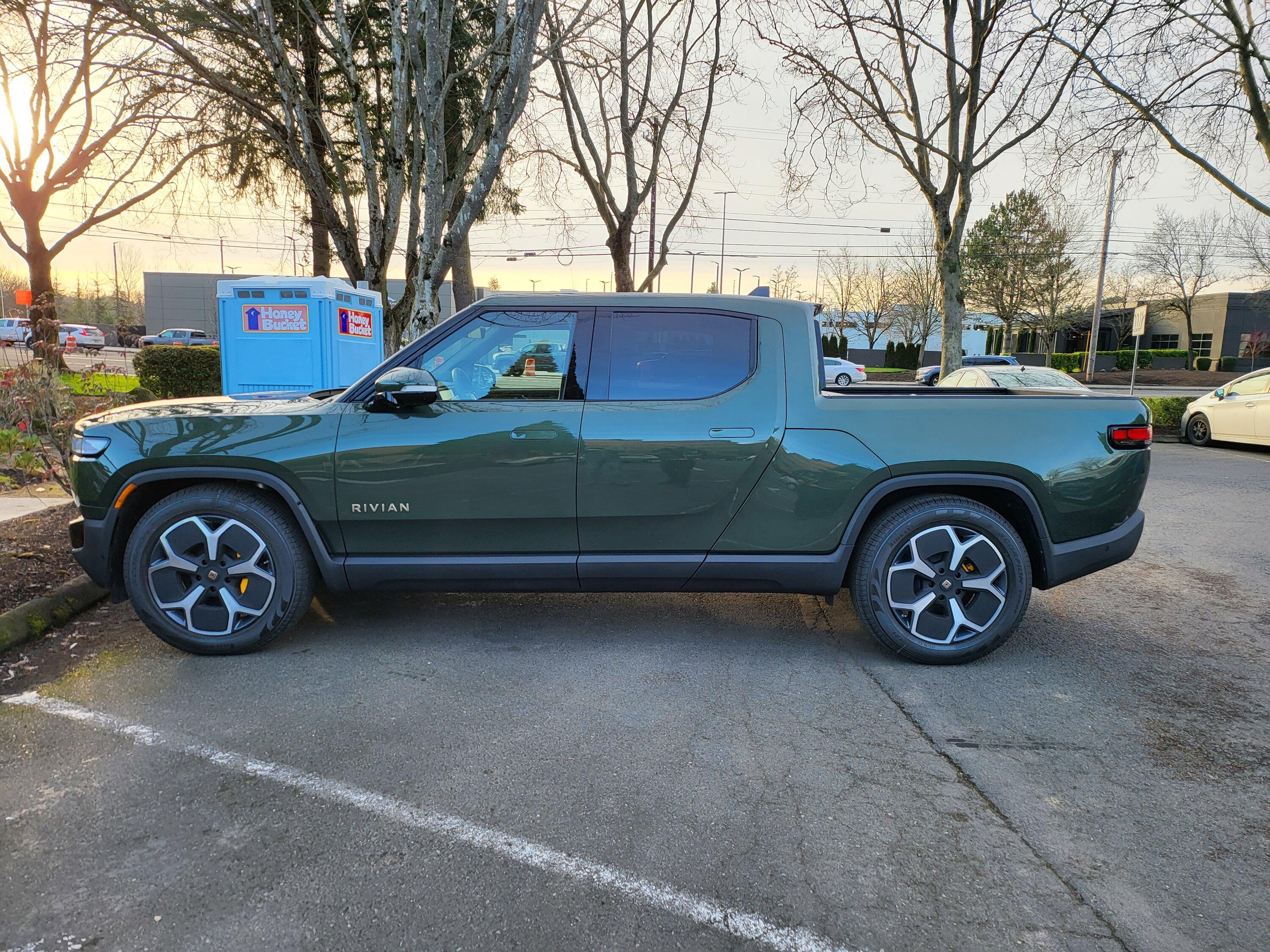 Rivian R1T R1S R1T Orders: Jan '23 - Feb '23 -- Status 20230211_162332