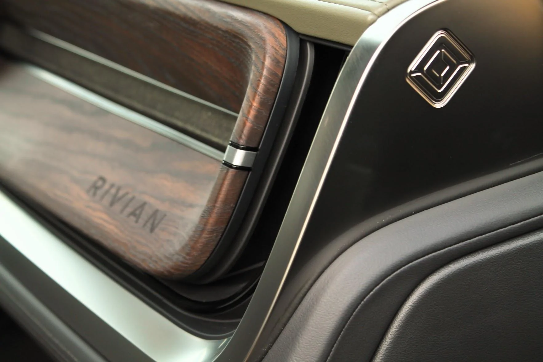 Rivian R1T R1S R1S Launch Edition in Denver tjRqgUFoeK7O6tkhdQh82EAw=w1764-h1176-no?authuser=0