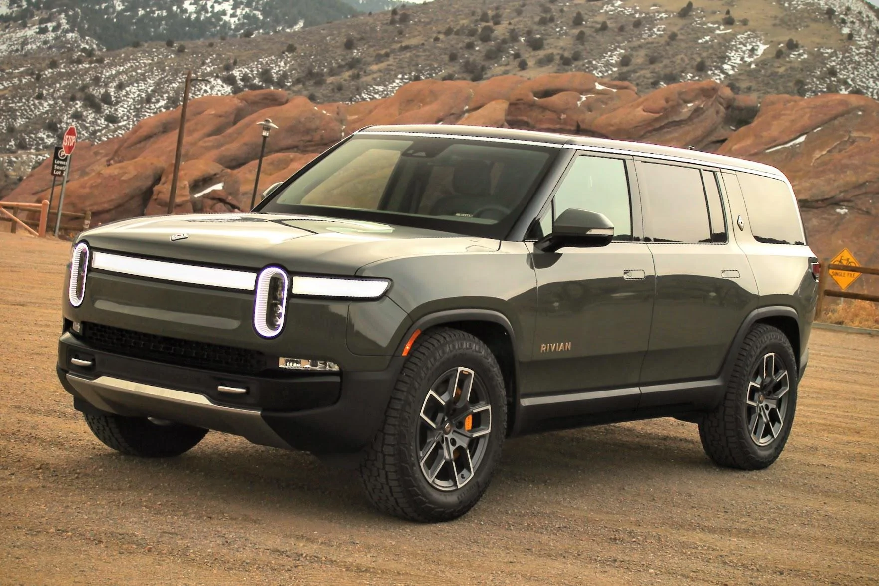 Rivian R1T R1S R1S Launch Edition in Denver QPE8vFaYwk18XLvQOxTSTzgg=w1764-h1176-no?authuser=0