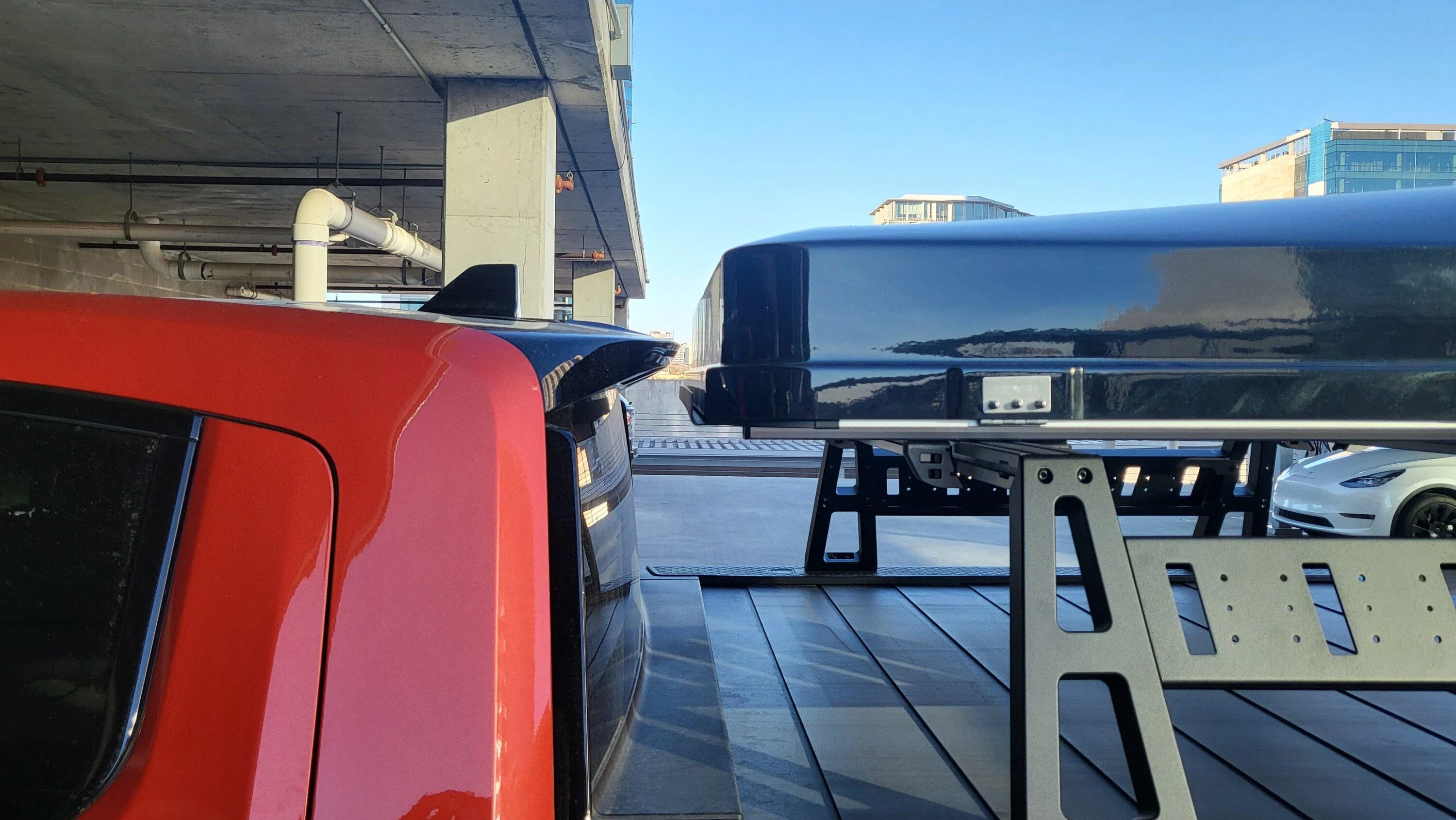 Rivian R1T R1S Range Industries Sierra Mid-rack installed w/ an iKamper Mini 3.0 mounted 20230211_171106