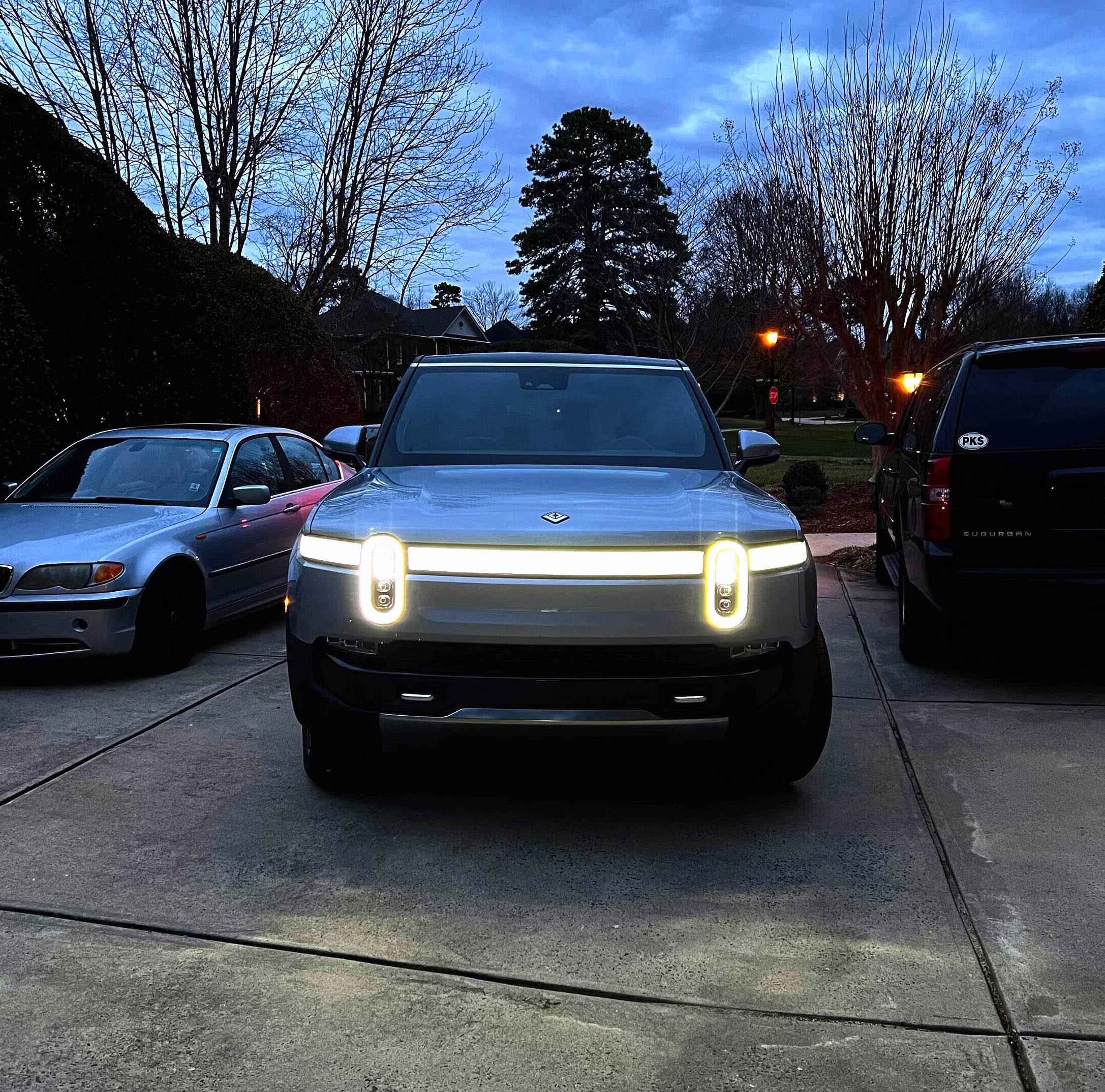 Rivian R1T R1S LA SILVER Rivian Photos Rivian R1S LA SILVER 9B5D4D30-D768-40A7-9E6D-2CD0D03853E1