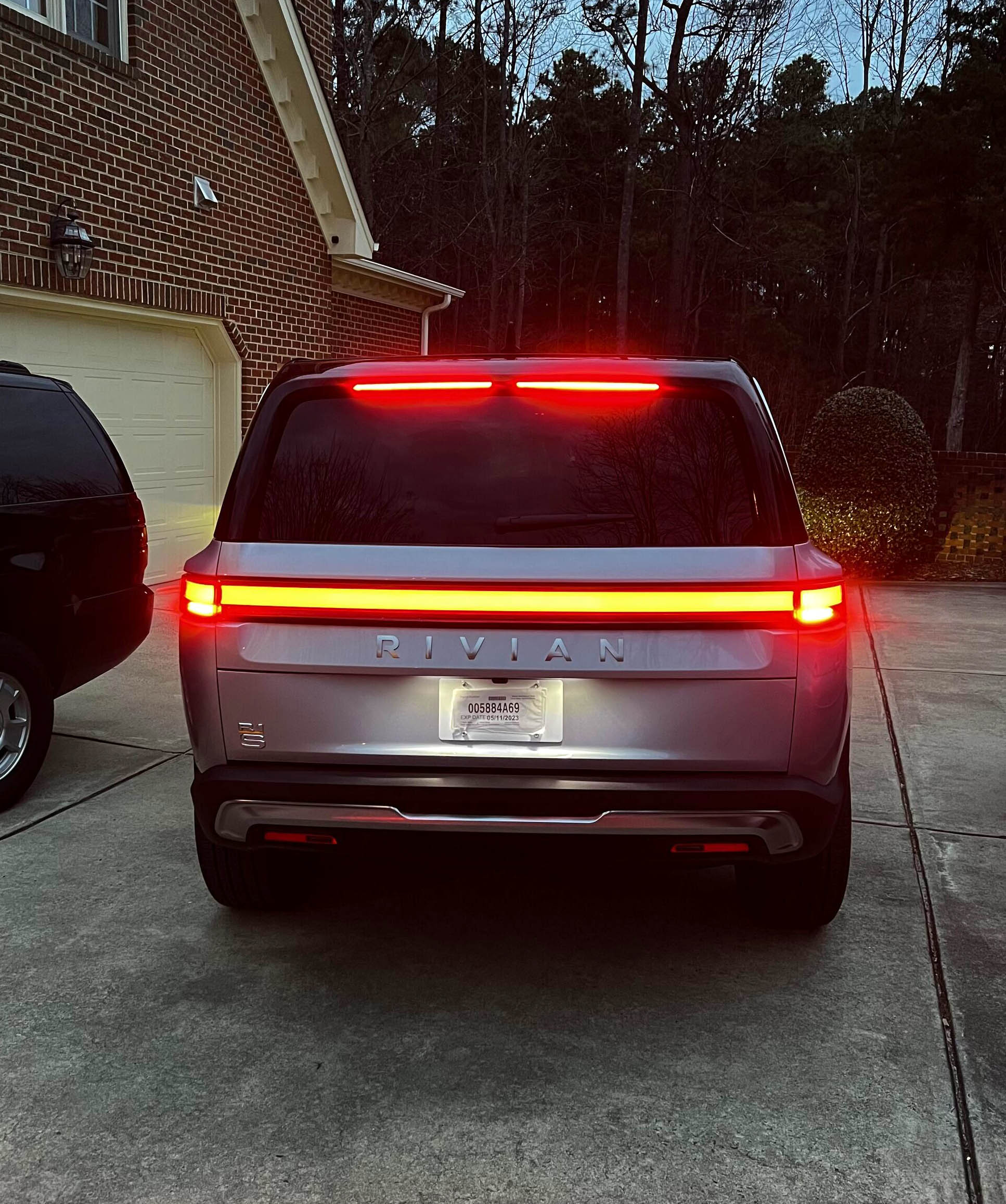 Rivian R1T R1S LA SILVER Rivian Photos Rivian R1S LA SILVER 79651CBE-272D-4B9F-9702-8AD36F3F0034