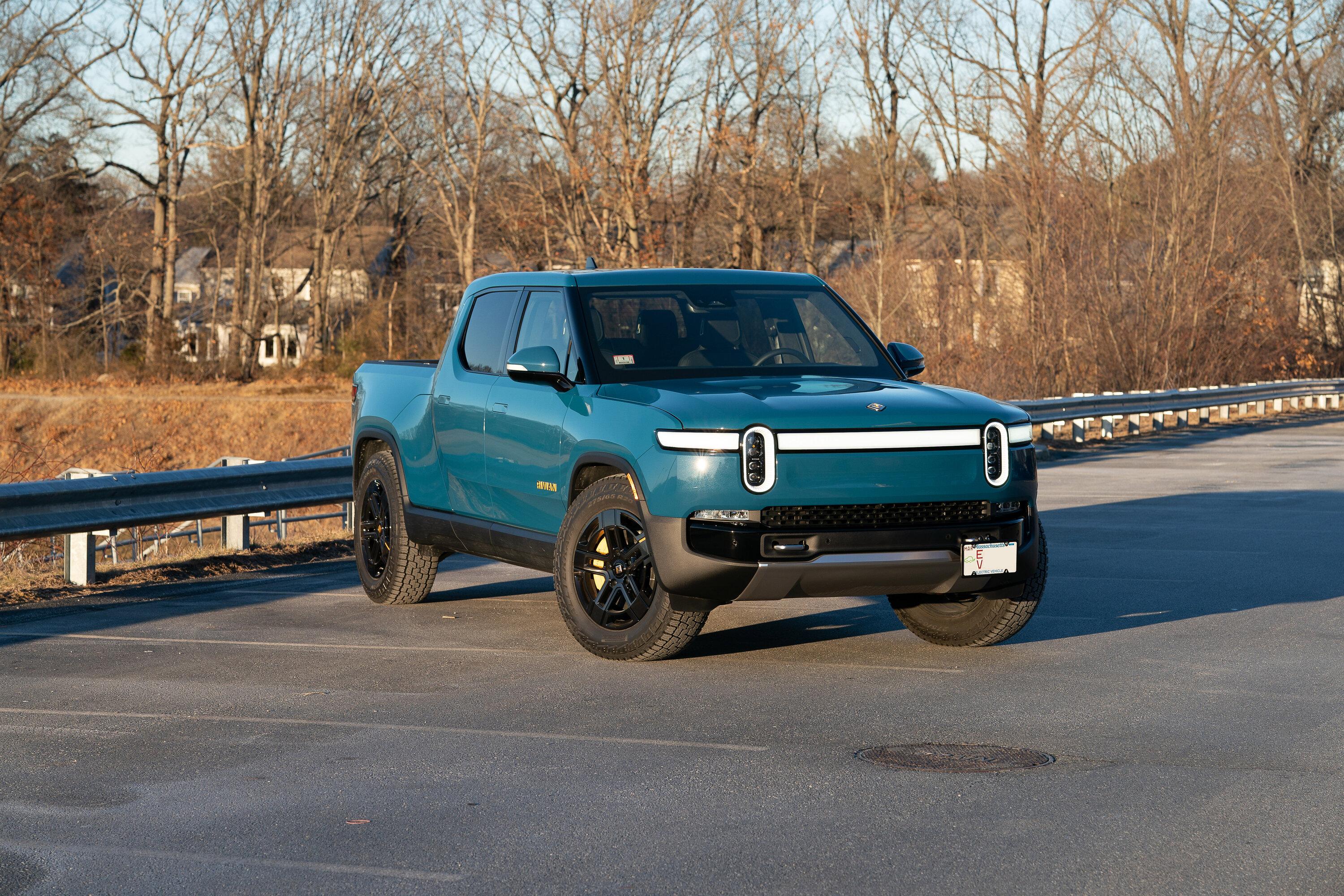 Rivian R1T R1S 2022 R1T - Rivian Blue, 20" ATs, & Underbody - PENDING 3_4_front
