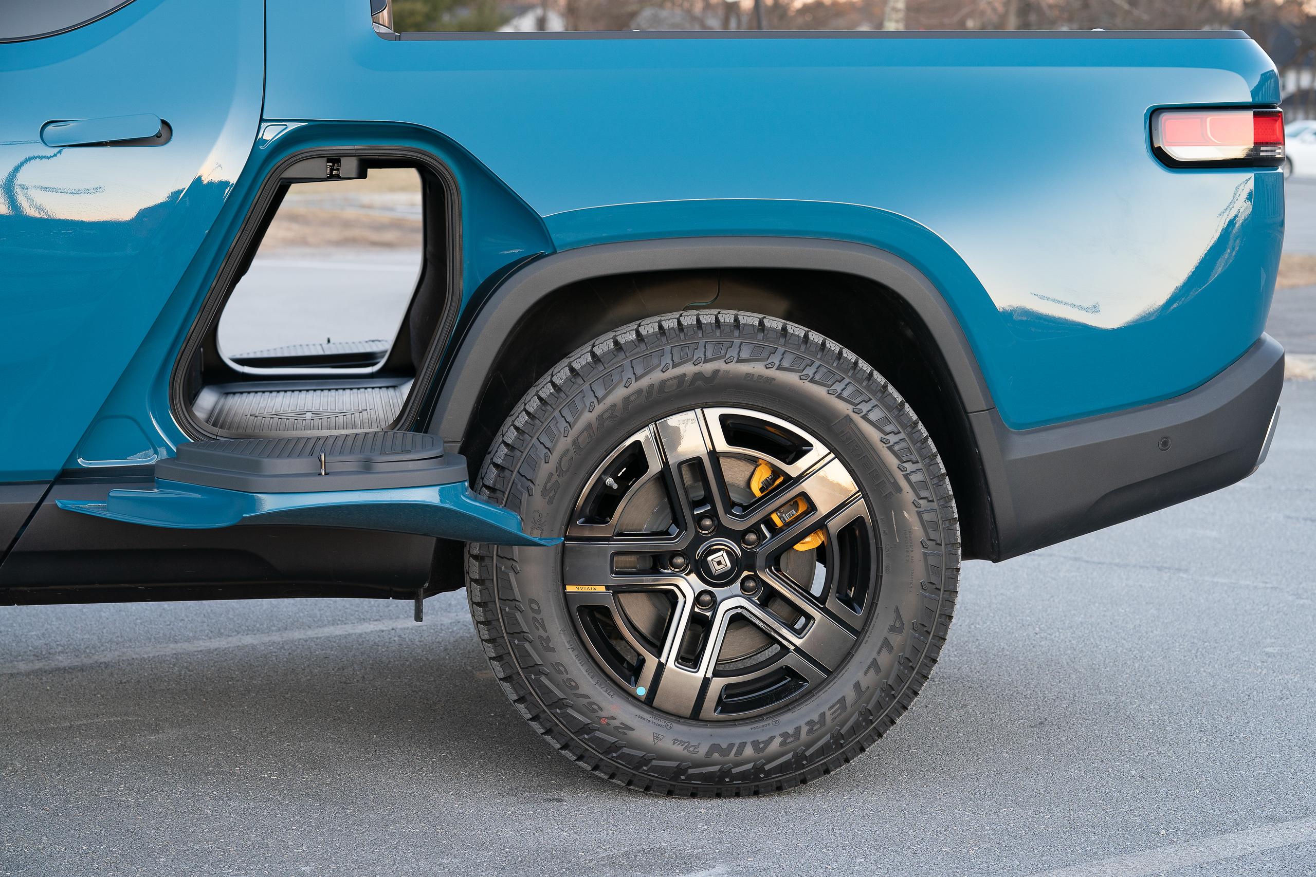 Rivian R1T R1S 2022 R1T - Rivian Blue, 20" ATs, & Underbody - PENDING gear_tunnel