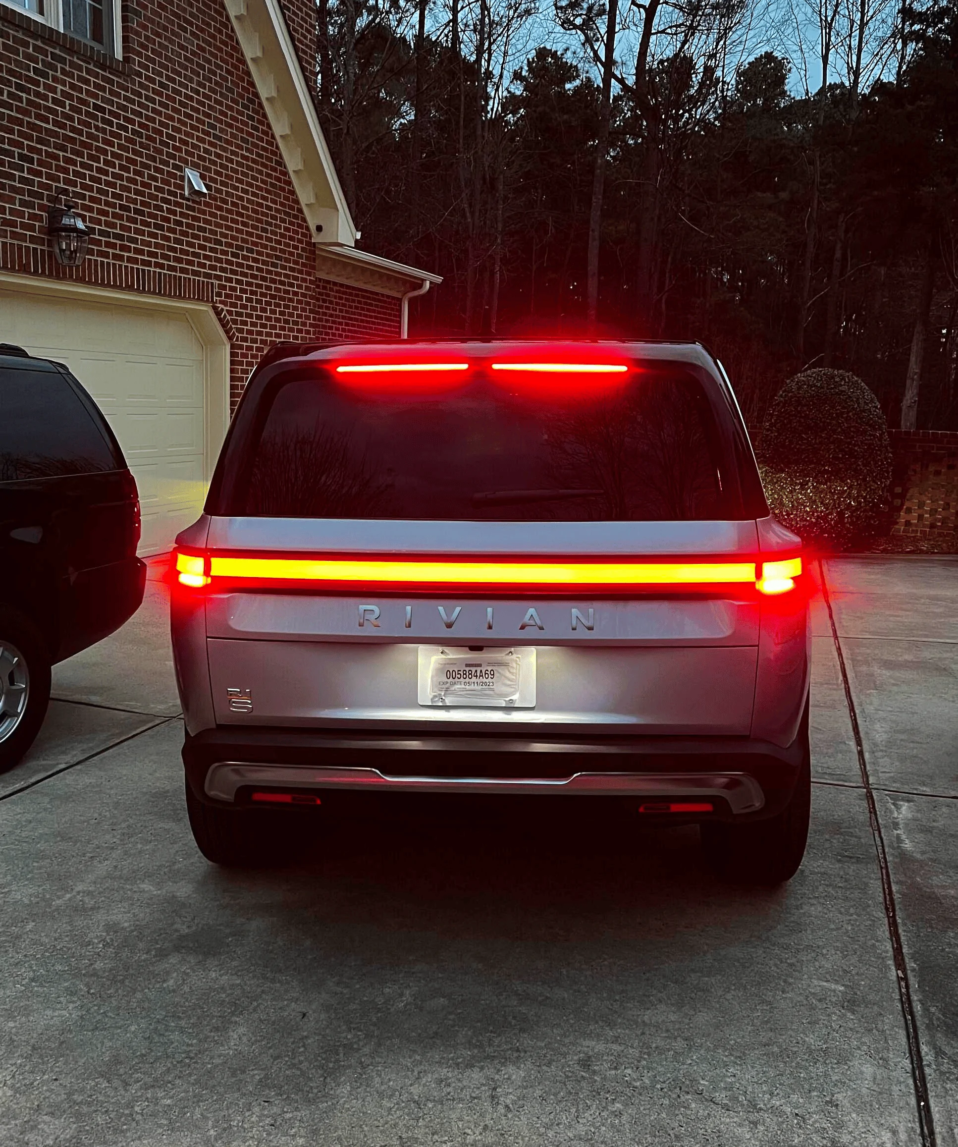 Rivian R1T R1S My LA Silver R1S delivered! 1676333759785