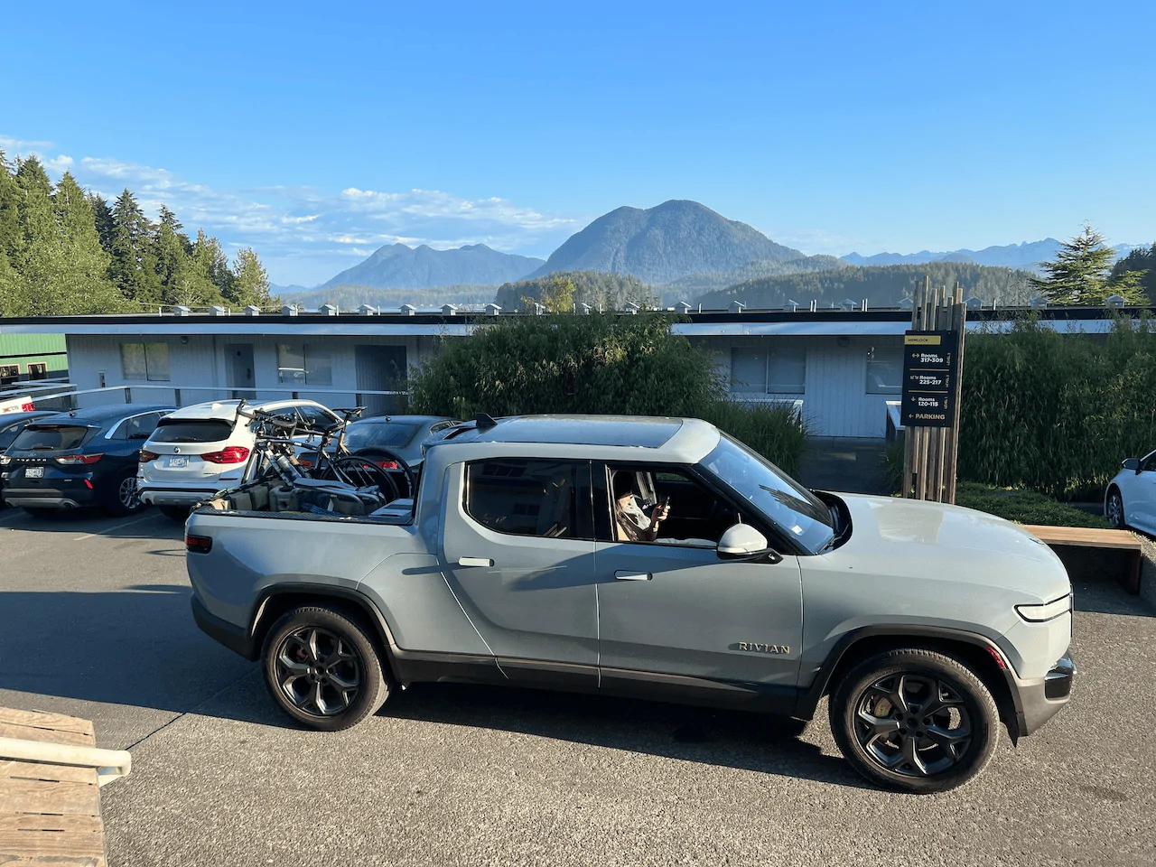 Rivian R1T R1S 17k miles and it still charms. My experience in photos IMG_3831
