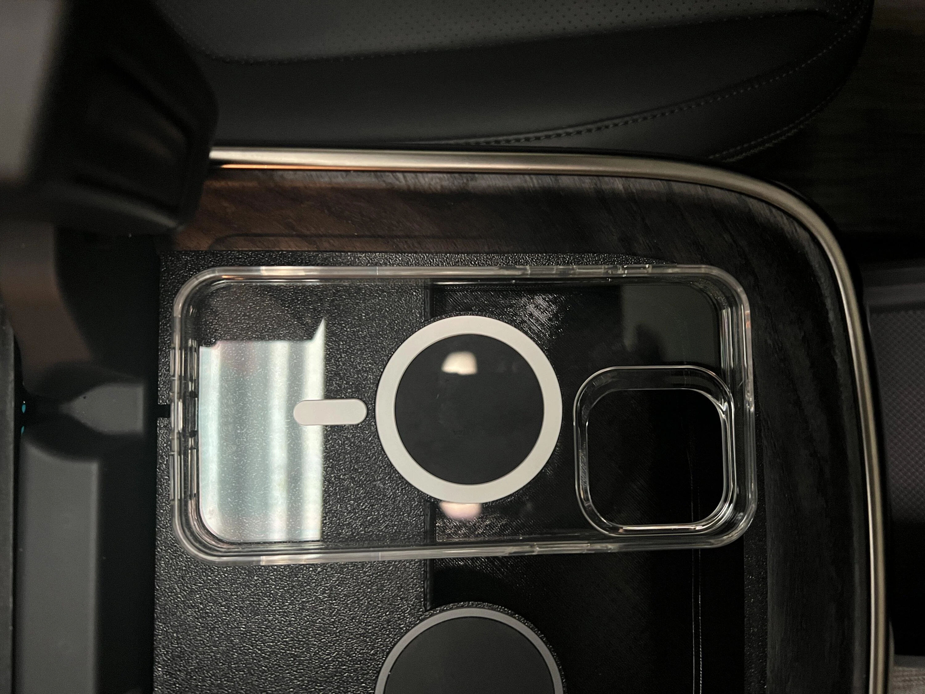 Rivian R1T R1S NEW - RIVIPARTS Ultimate MagSafe Charging Pad Kit IMG_1290