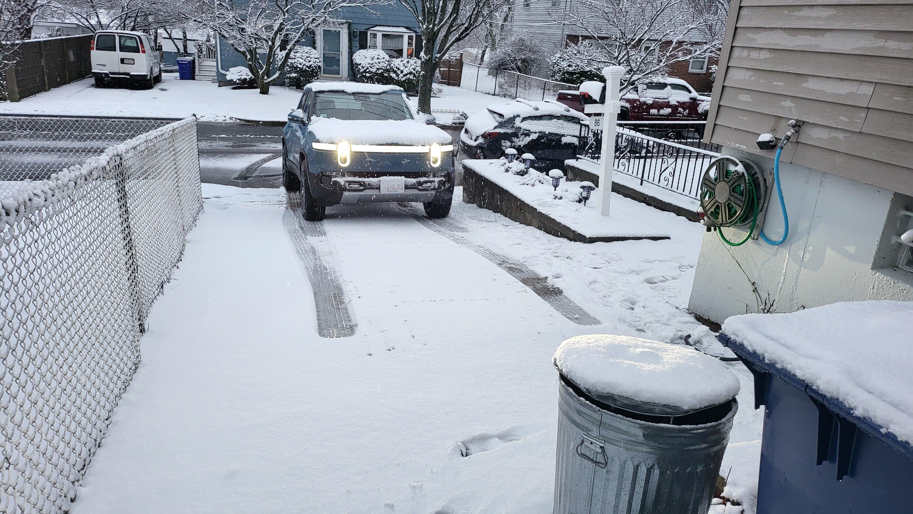 Rivian R1T R1S PSA: Careful Parking on ANY Incline... 20230123_163048
