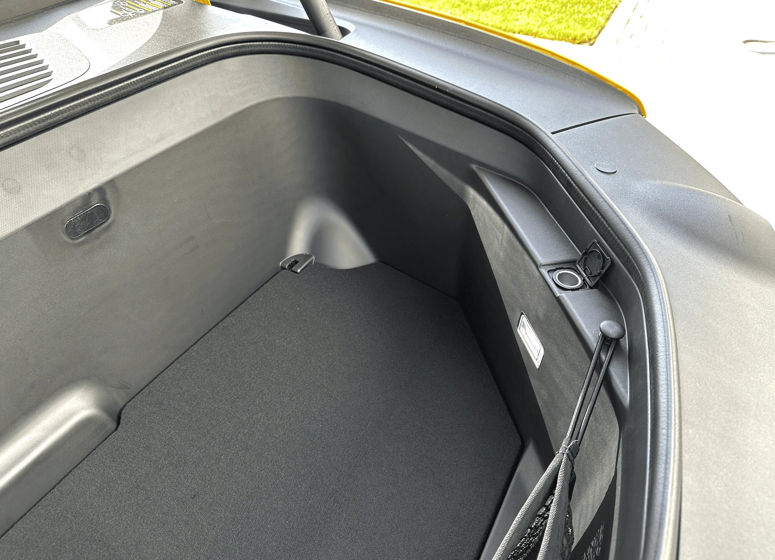 Rivian R1T R1S 12 volt frunk power outlet is back! > in my just-delivered 2023 R1T (mid 18000 VIN) 1676663317668