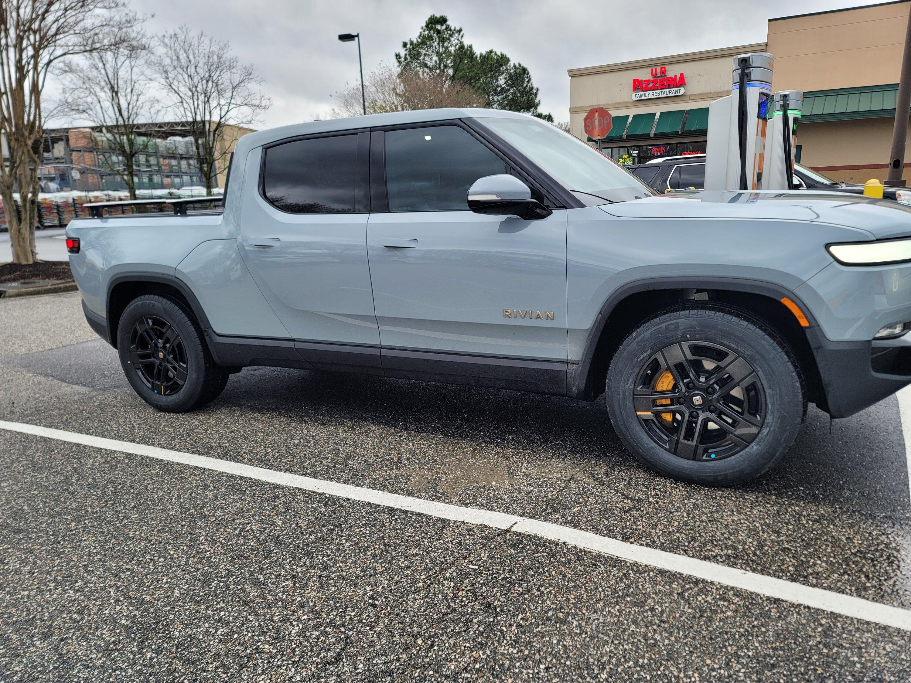 Rivian R1T R1S Installed 20" AT wheels with Falken Ziex CT60 A/S275/60 tires 20230217_144346