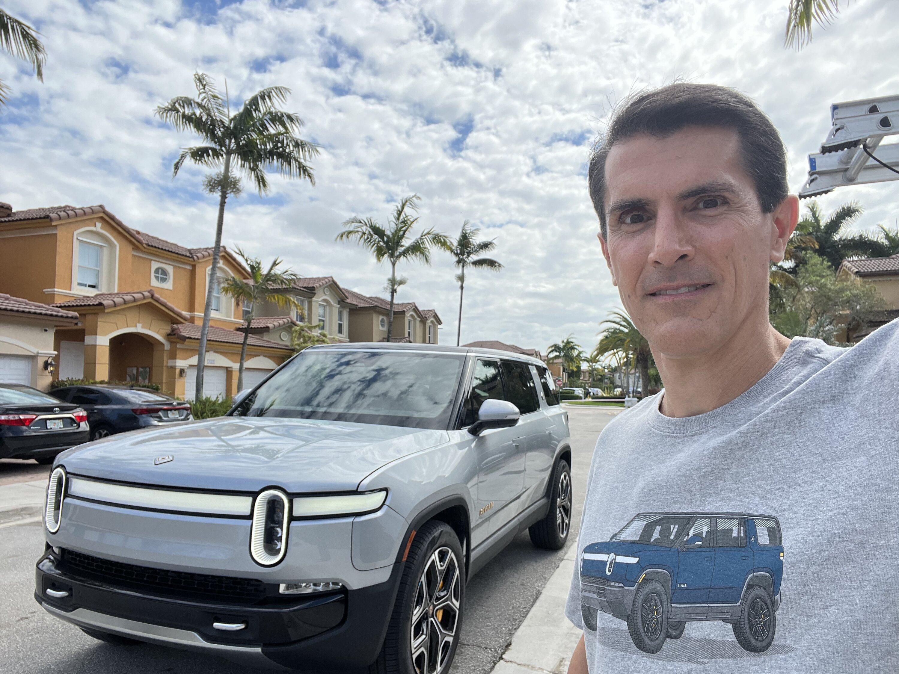 Rivian R1T R1S R1S LA Silver new delivery estimates BC323D2C-3313-4355-A1EC-7352DAC76B50