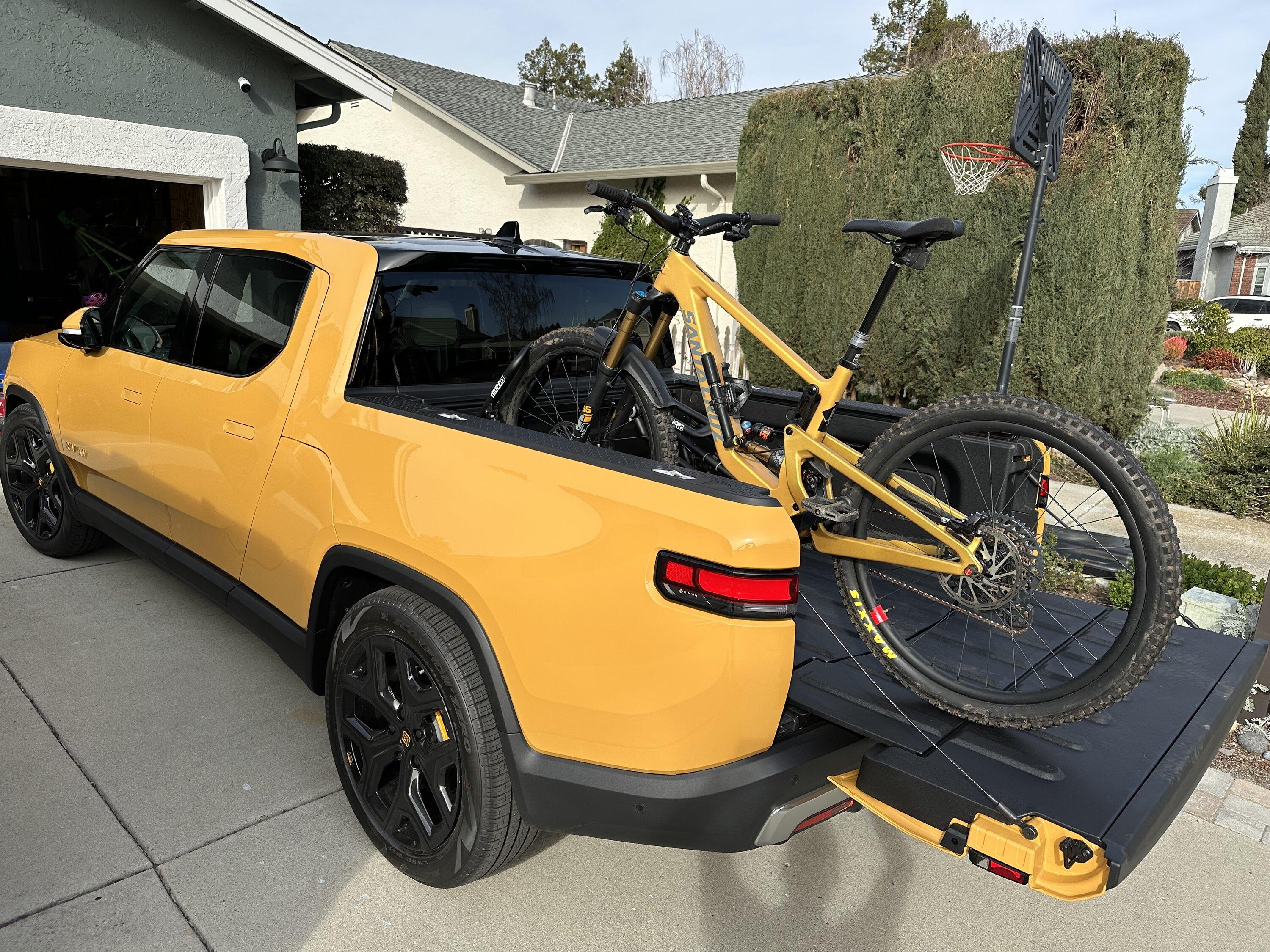 Rivian R1T R1S Ultimate MTB / Bike Carrier installed 11B4A04D-DC54-46D5-A243-1950901E41B0
