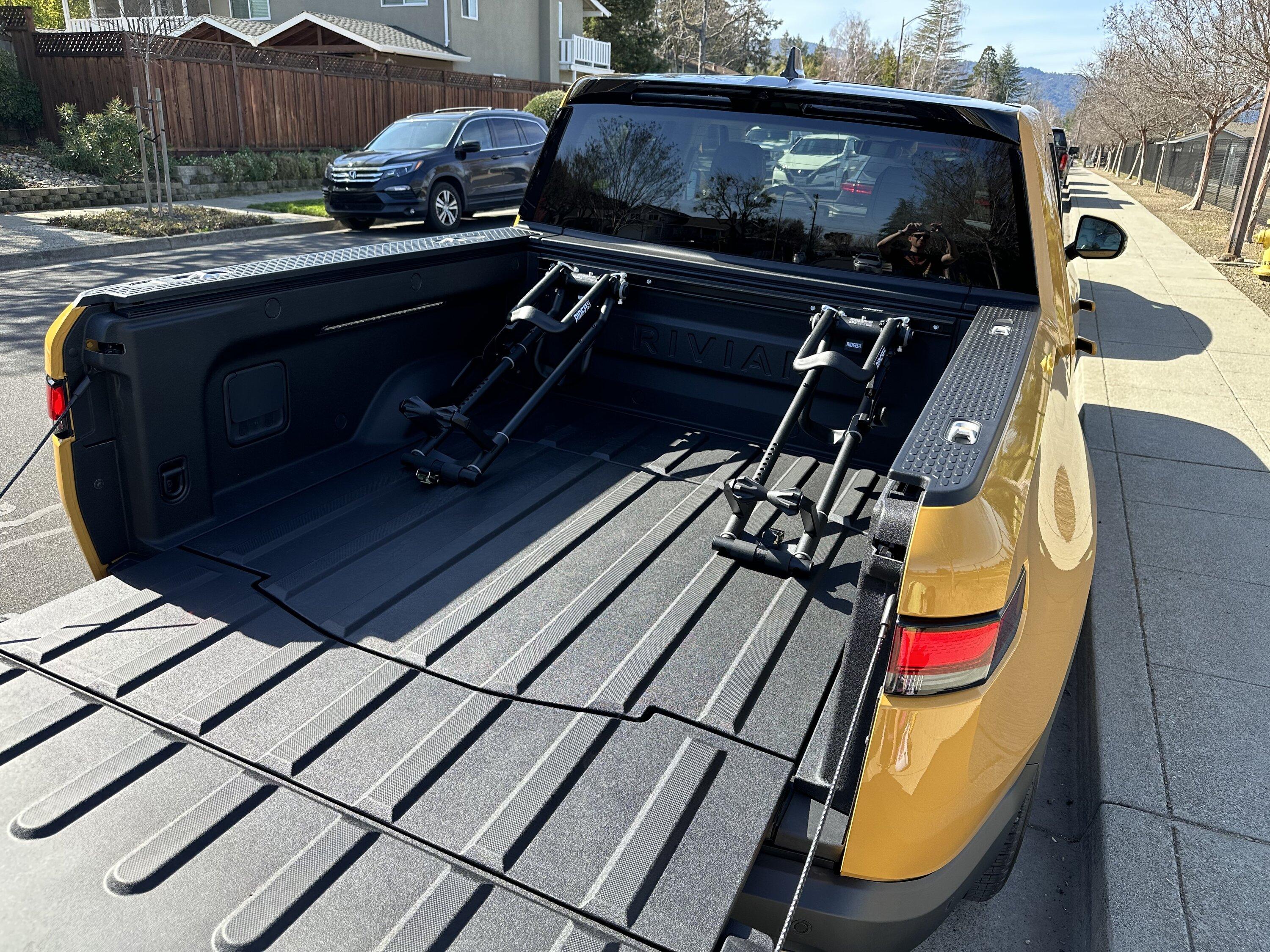 Rivian R1T R1S COMPASS YELLOW R1T Photos D4BAEEE6-43D5-497C-BCFA-9C7300CA2C0E