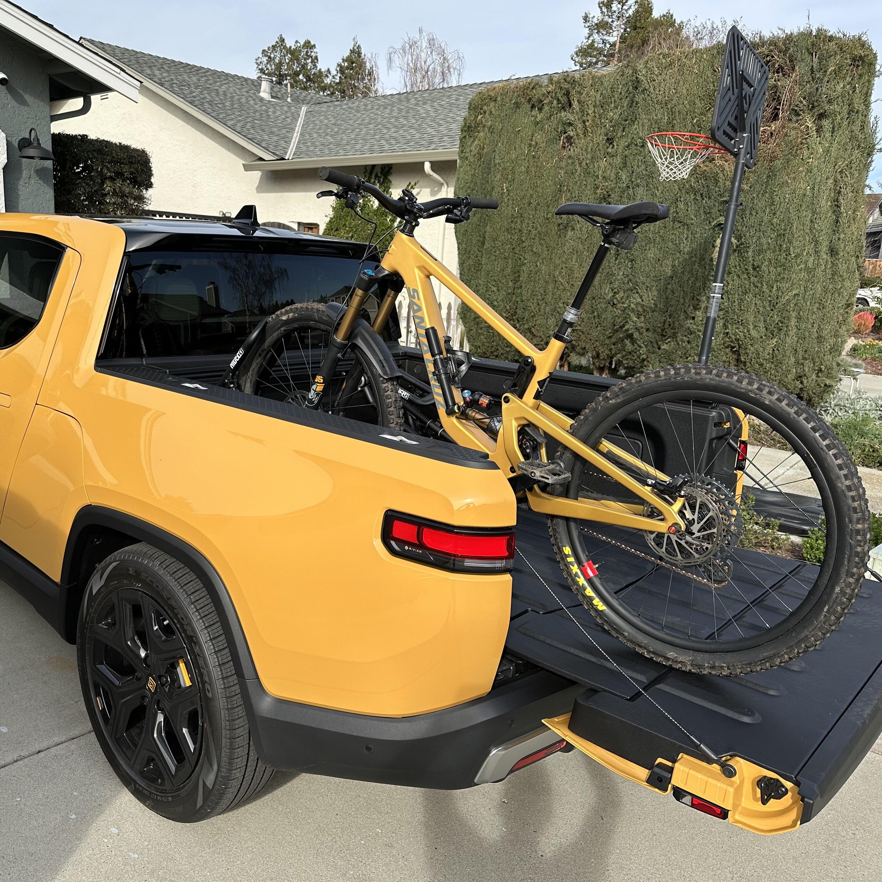 Rivian R1T R1S COMPASS YELLOW R1T Photos 3EAF53A4-8A2D-4C38-8DB4-618FE72E417F