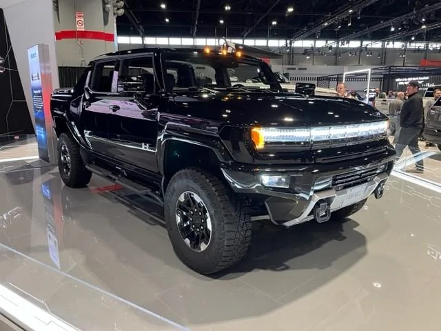 Rivian R1T R1S I want the Hummer SUV !!! 12
