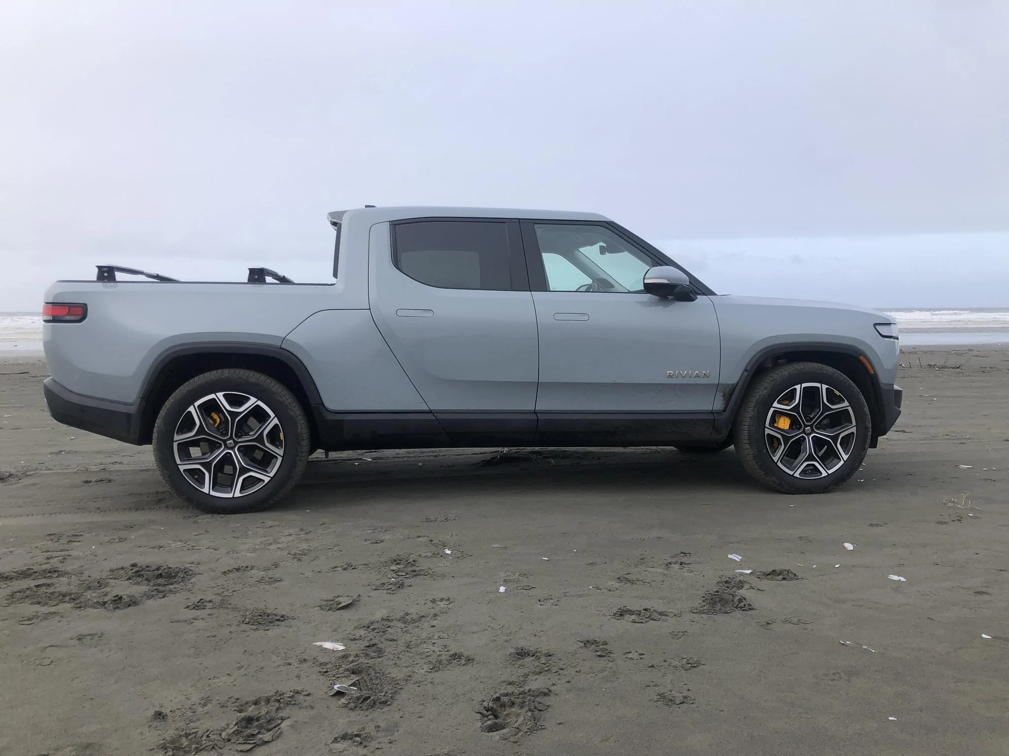 Rivian R1T R1S LIMESTONE R1T Photos 22 Bright