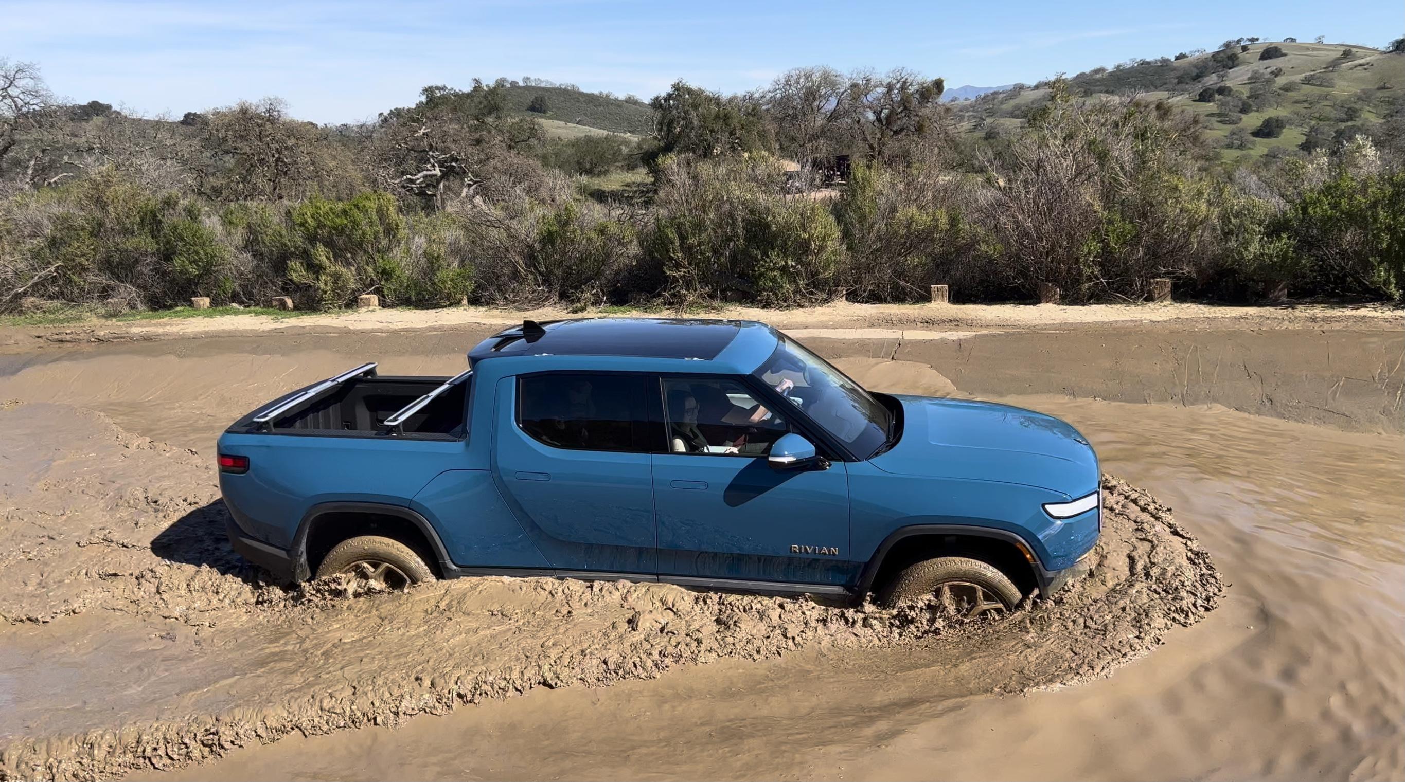 Rivian R1T R1S RIVIAN BLUE Rivian Photos 61C5AC01-E6EF-4C3C-A376-C82386B84FBE