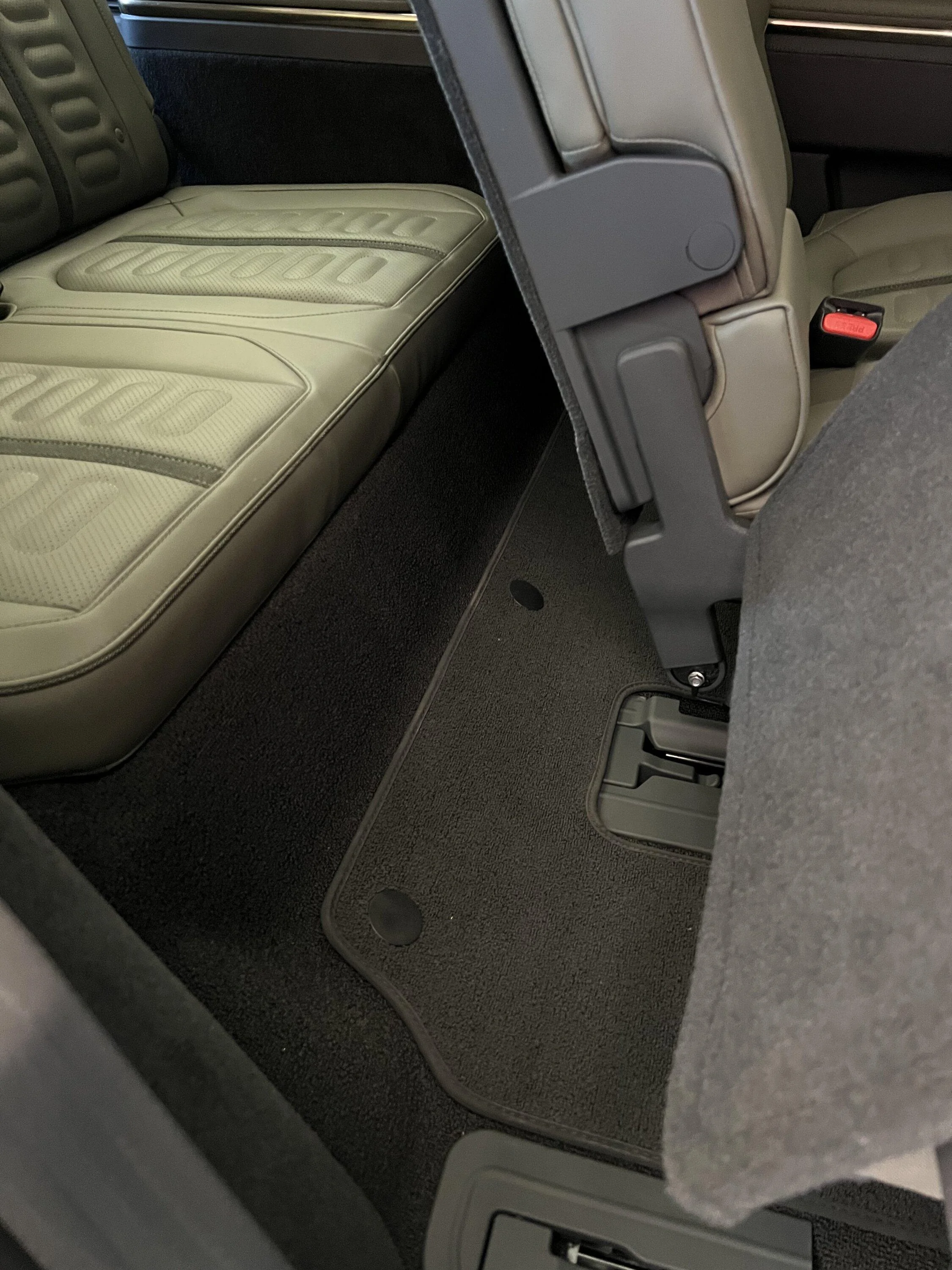 Rivian R1T R1S 3rd floor mat not chilewich ? 765B44DA-B1C7-4E98-864A-6B7A4CA9DA84