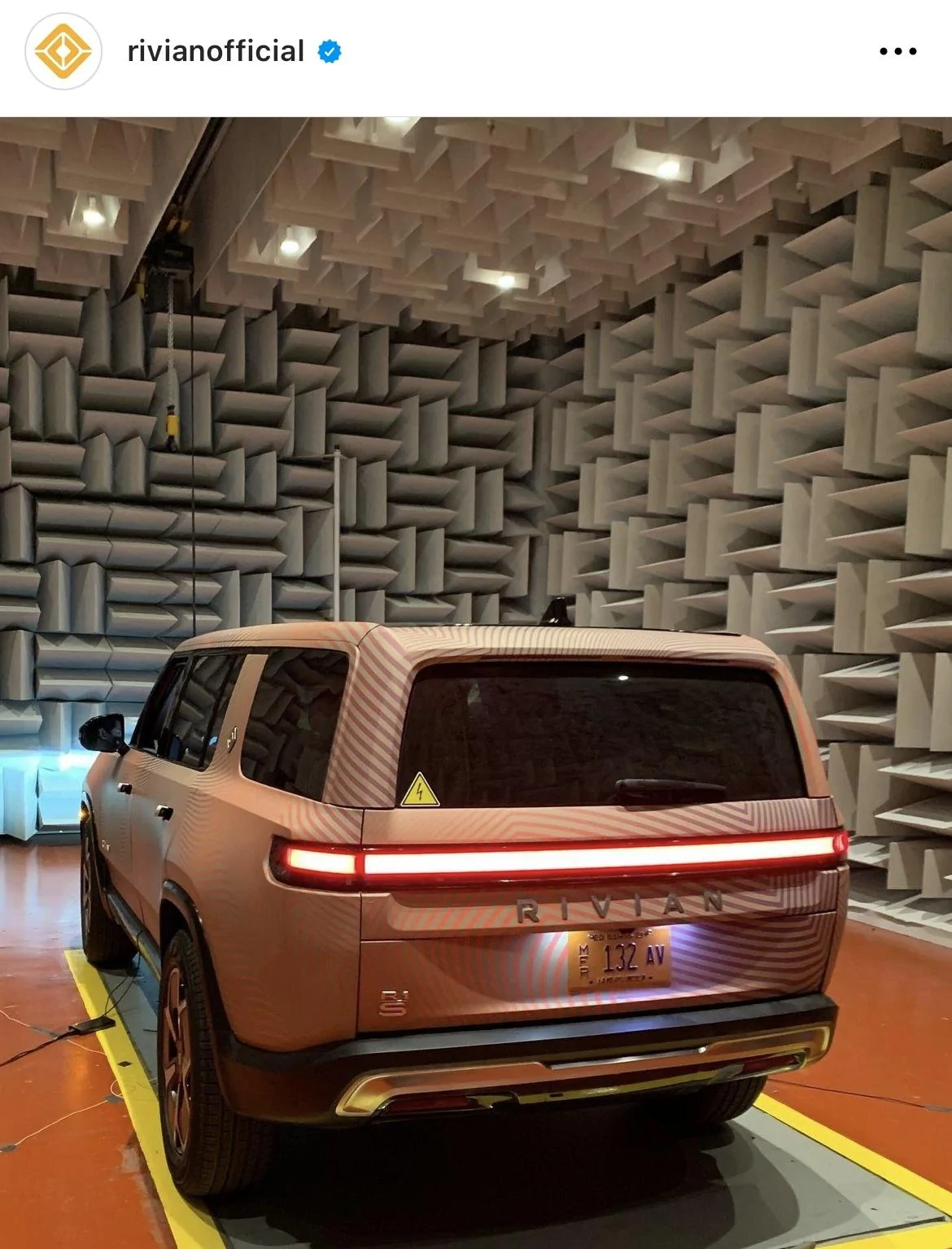 Rivian R1T R1S R1S body wrap over black roof? AE922FD2-1A74-40E3-A4D2-B2CD68DBD080