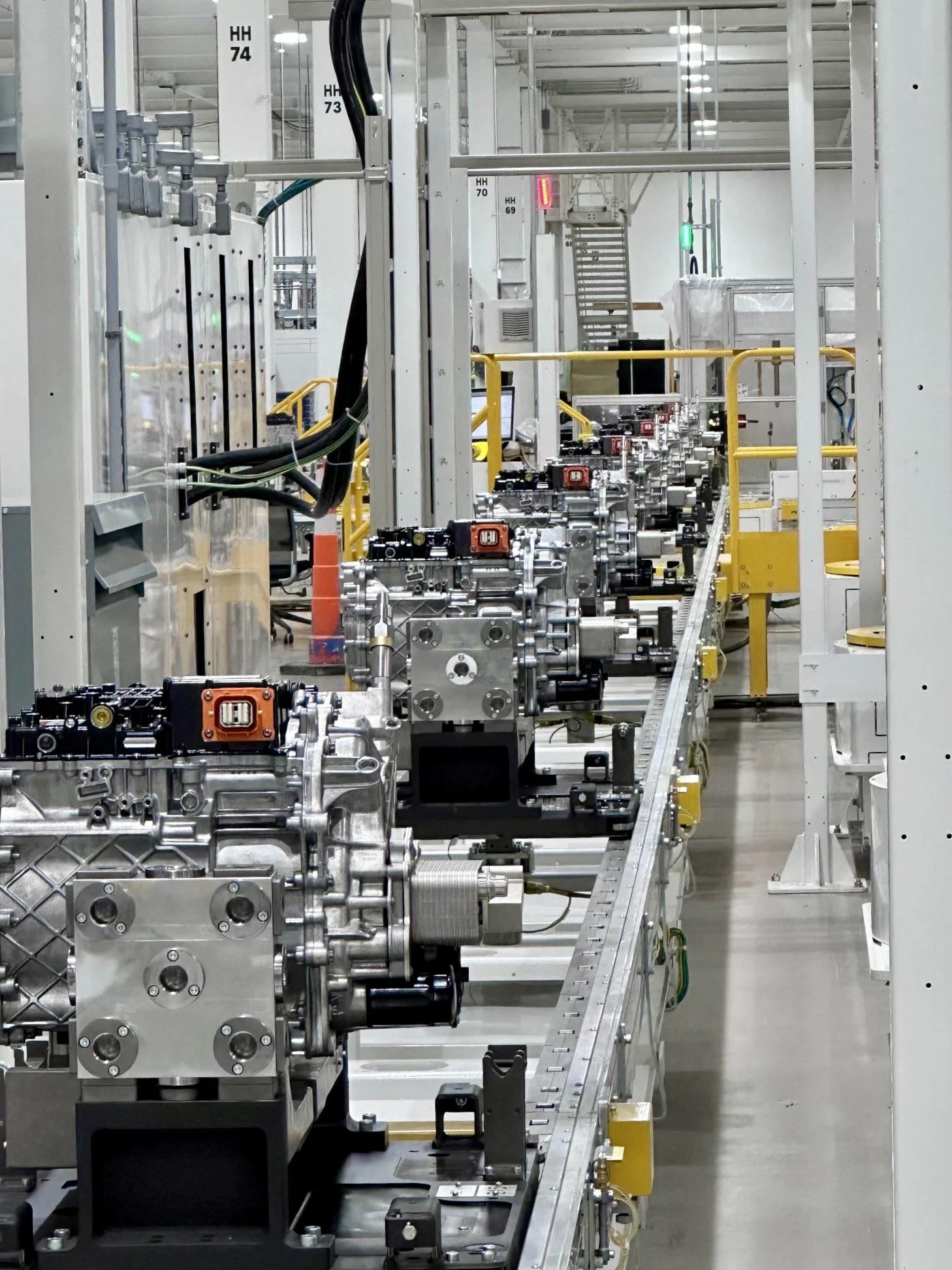 Rivian R1T R1S RJ shows "Ramping production of our new [Dual-Motor R1] Enduro drive unit" FpiWdYFWcAgtwGr