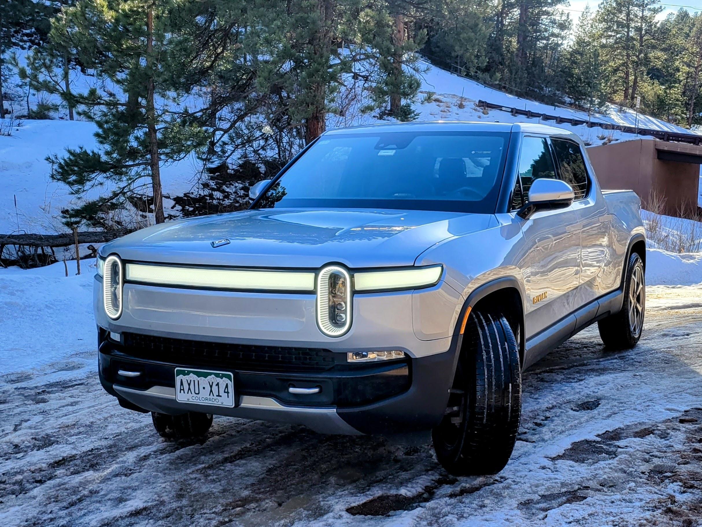Rivian R1T R1S R1T Adventure, LA Silver / Black, 21", 8400 miles 20230220_152802~2